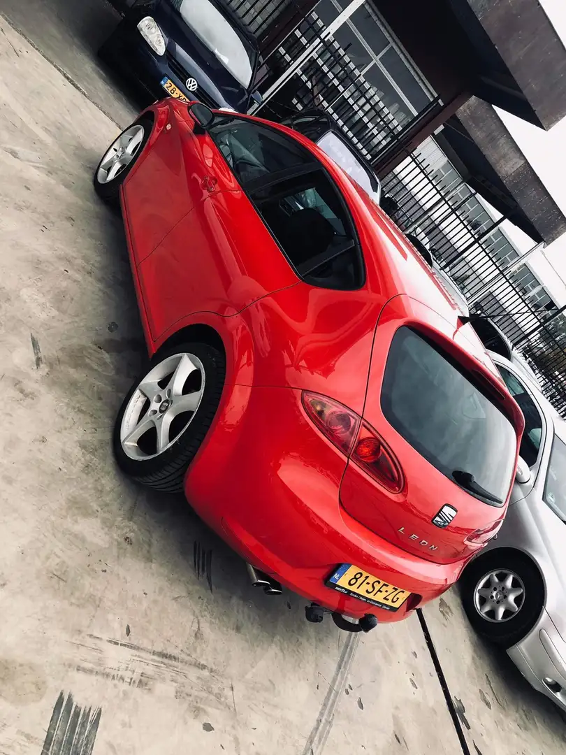 SEAT Leon 2.0 FSI Reference Rouge - 2