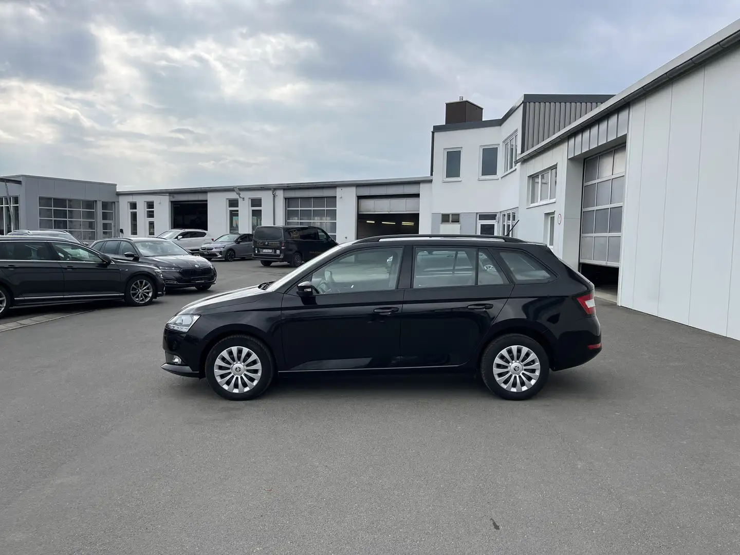 Skoda Fabia Combi 1.0 TSI Ambition 87€ m. 20% Anzahlung NAVI Schwarz - 2