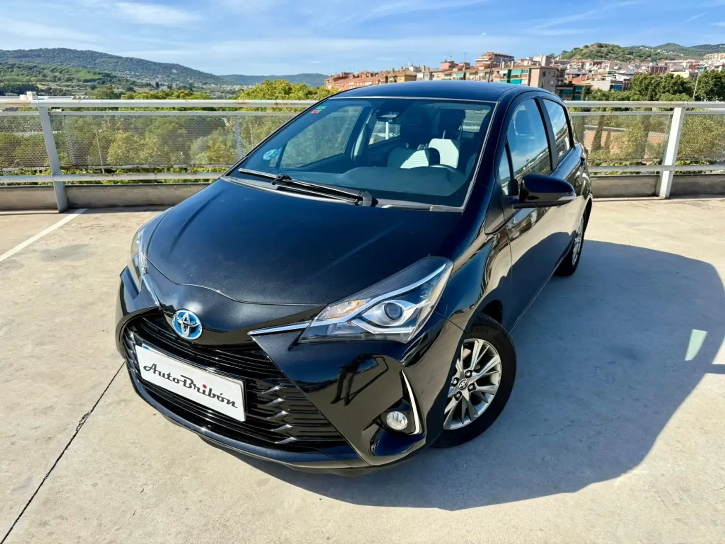 Toyota Yaris 100H 1.5 Advance Negro - 2