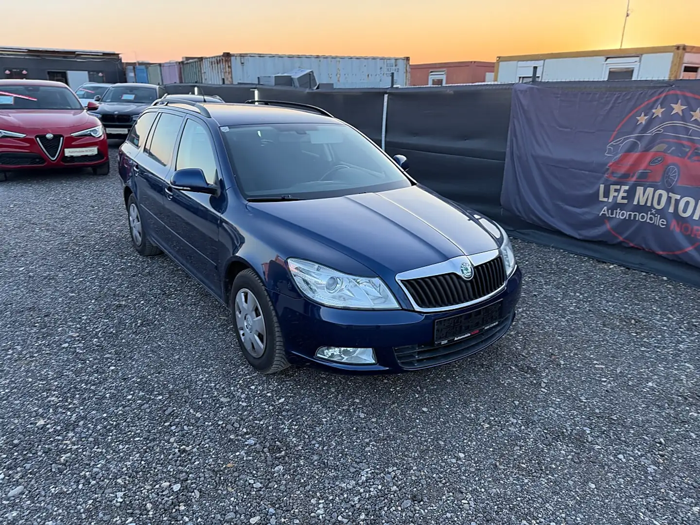 Skoda Octavia Combi 1,6 Elegance TDI DSG Blau - 1