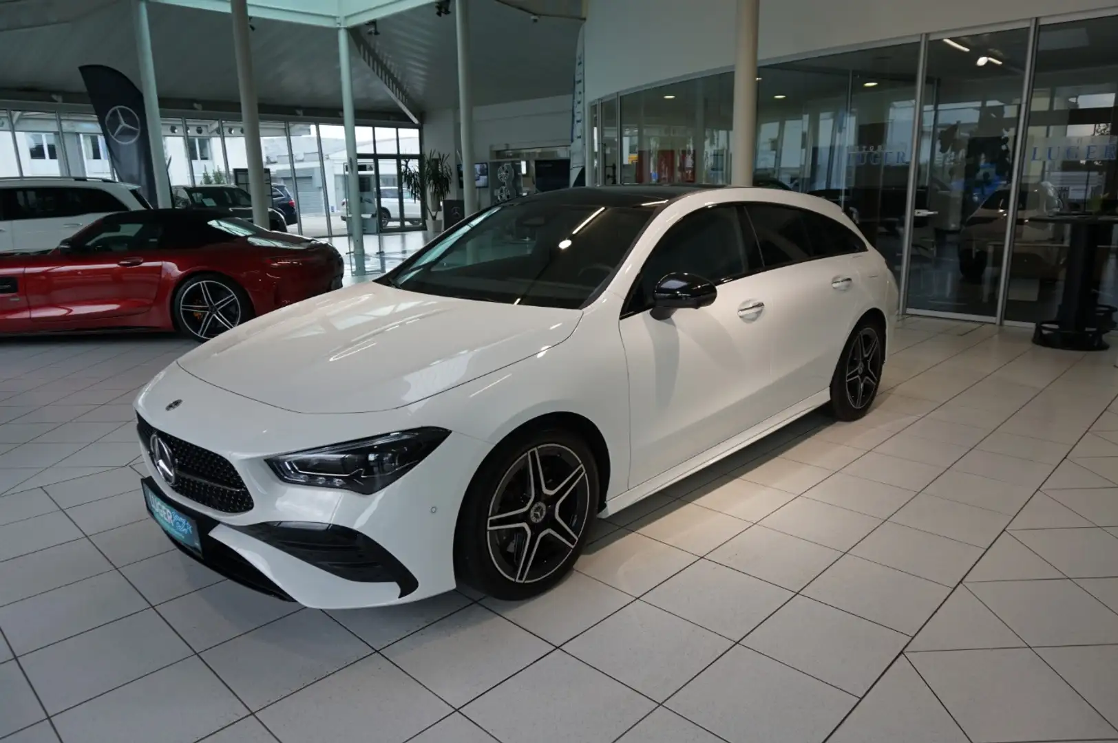 Mercedes-Benz CLA 200 d Shooting Brake AMG Line AMG Pano Night Weiß - 1