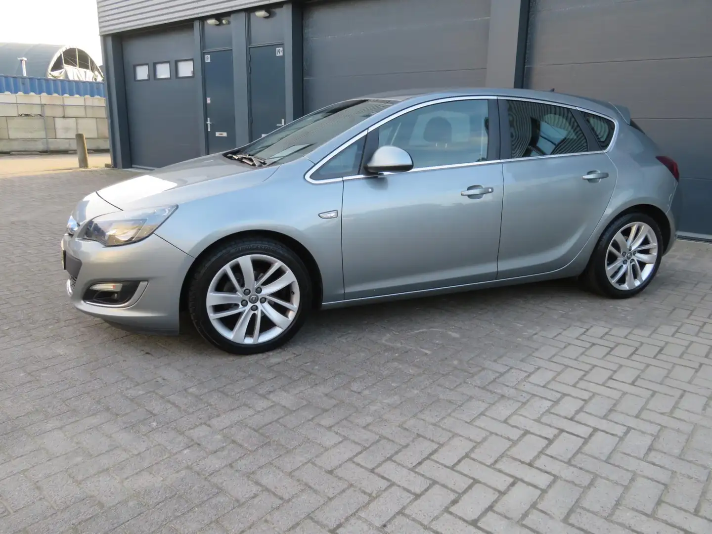 Opel Astra 1.4 Turbo Sport 154786 km nap Grijs - 2