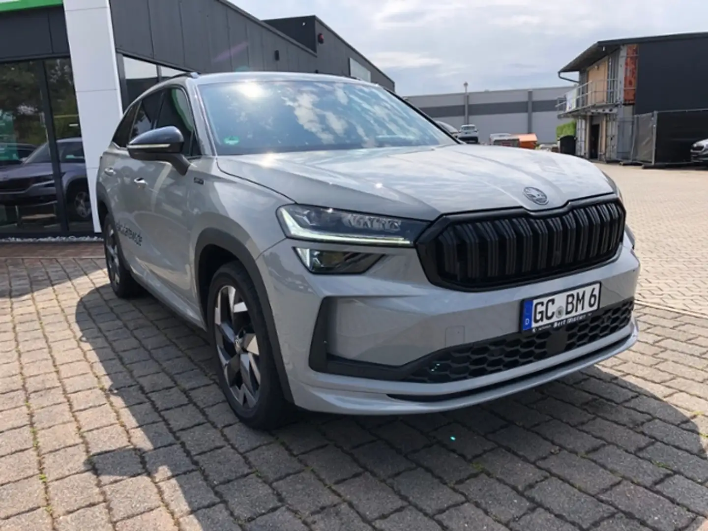 Skoda Kodiaq Sportline 4x4 AHZV Standhzg Navi Gris - 2