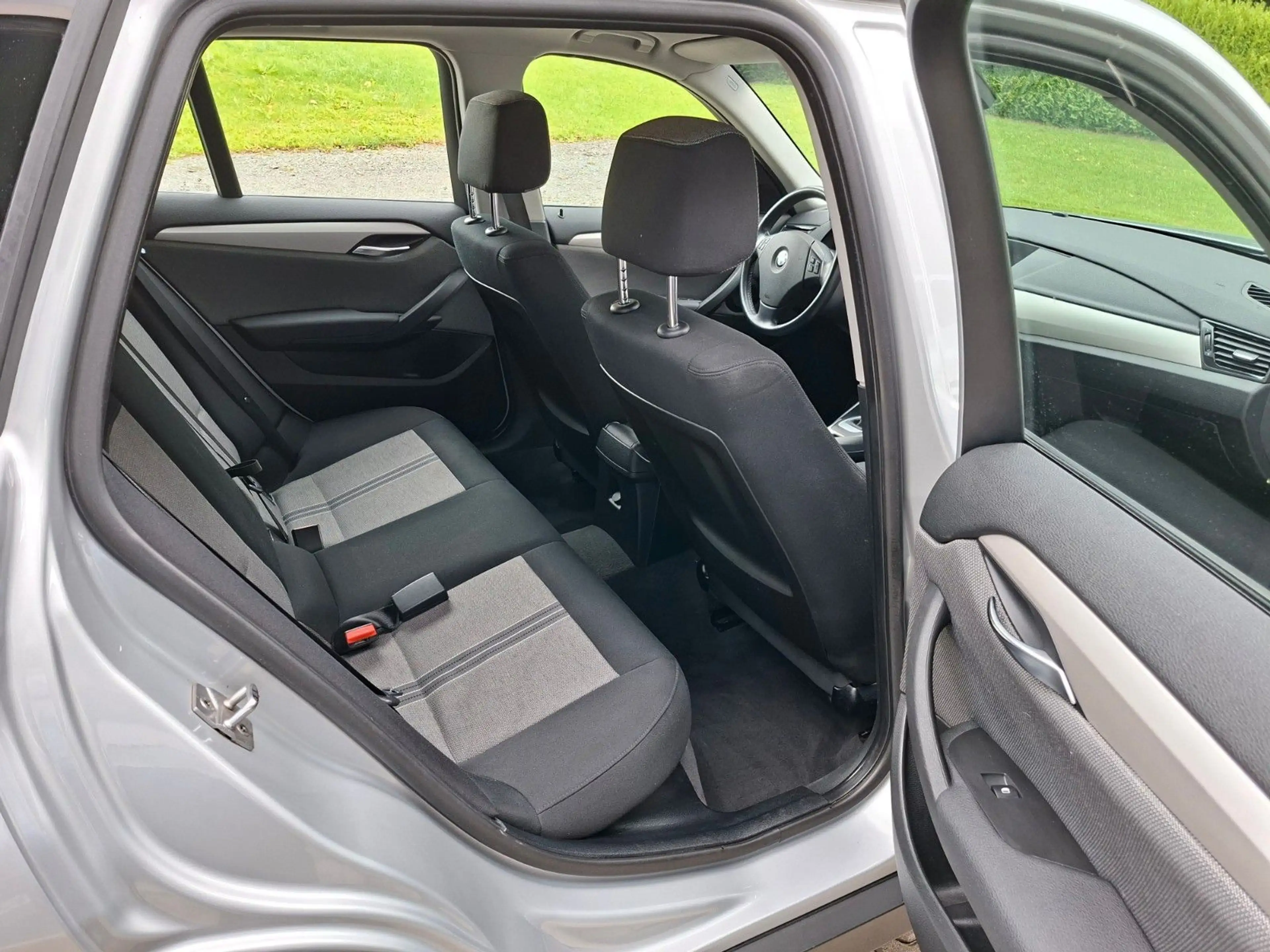 BMW X1 xDrive 20 i Lenkradheizung — photo 6