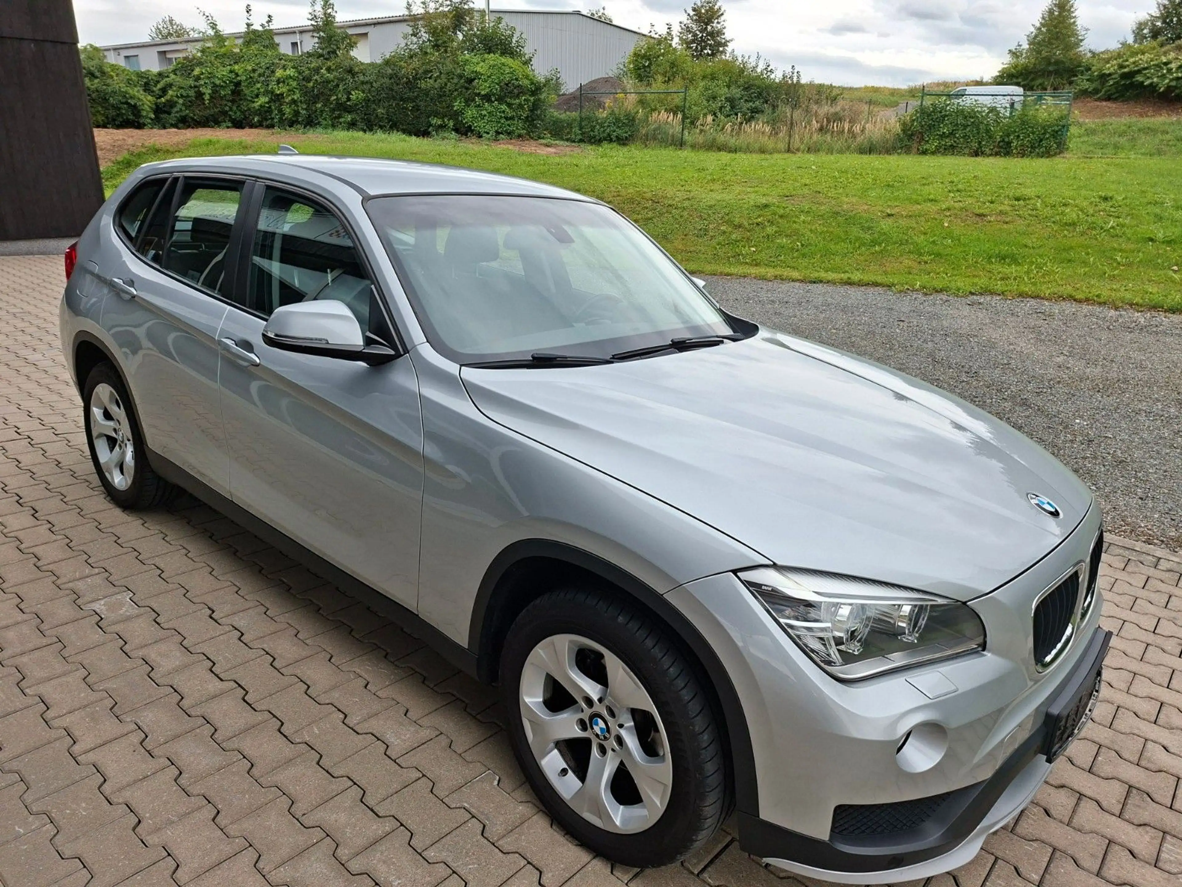 BMW X1 xDrive 20 i Lenkradheizung — photo 4