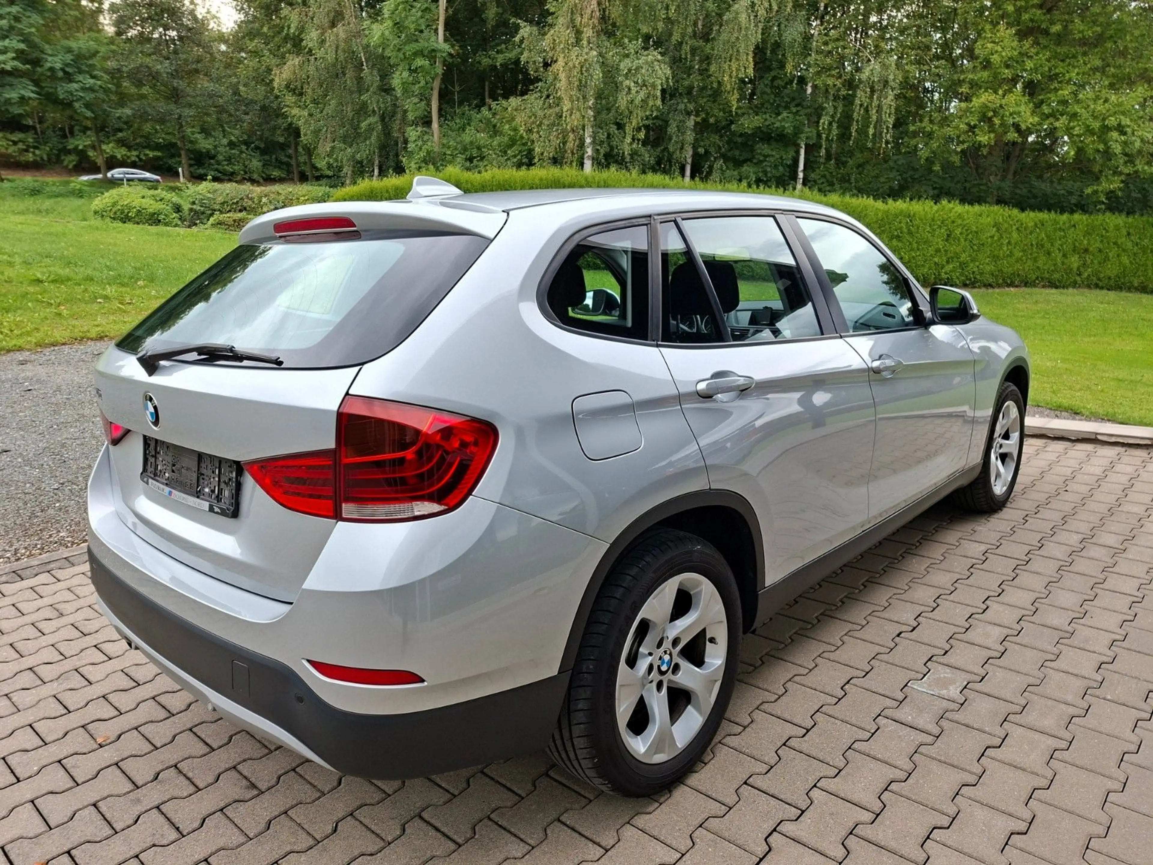 BMW X1 xDrive 20 i Lenkradheizung — photo 3