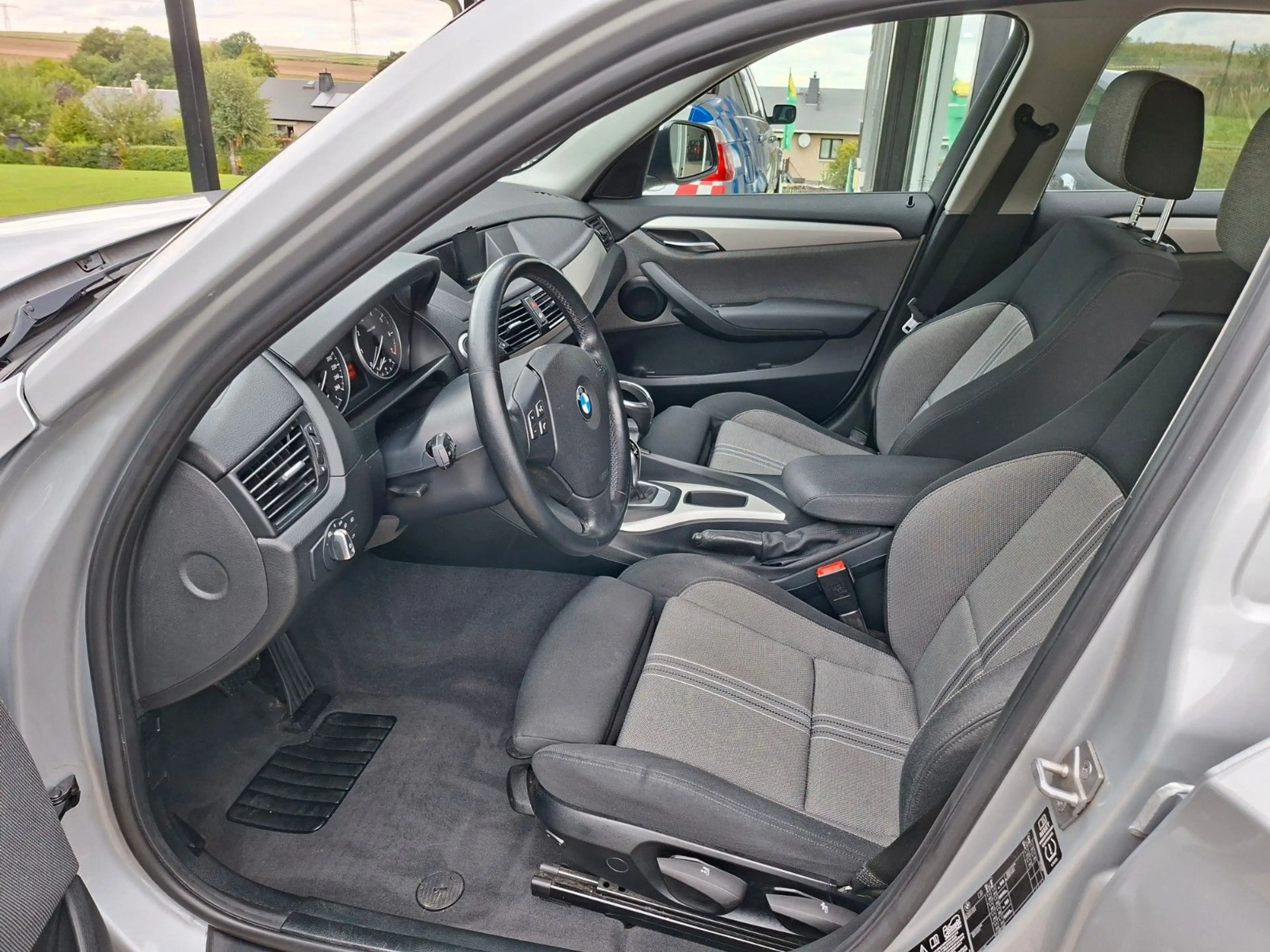 BMW X1 xDrive 20 i Lenkradheizung — photo 7