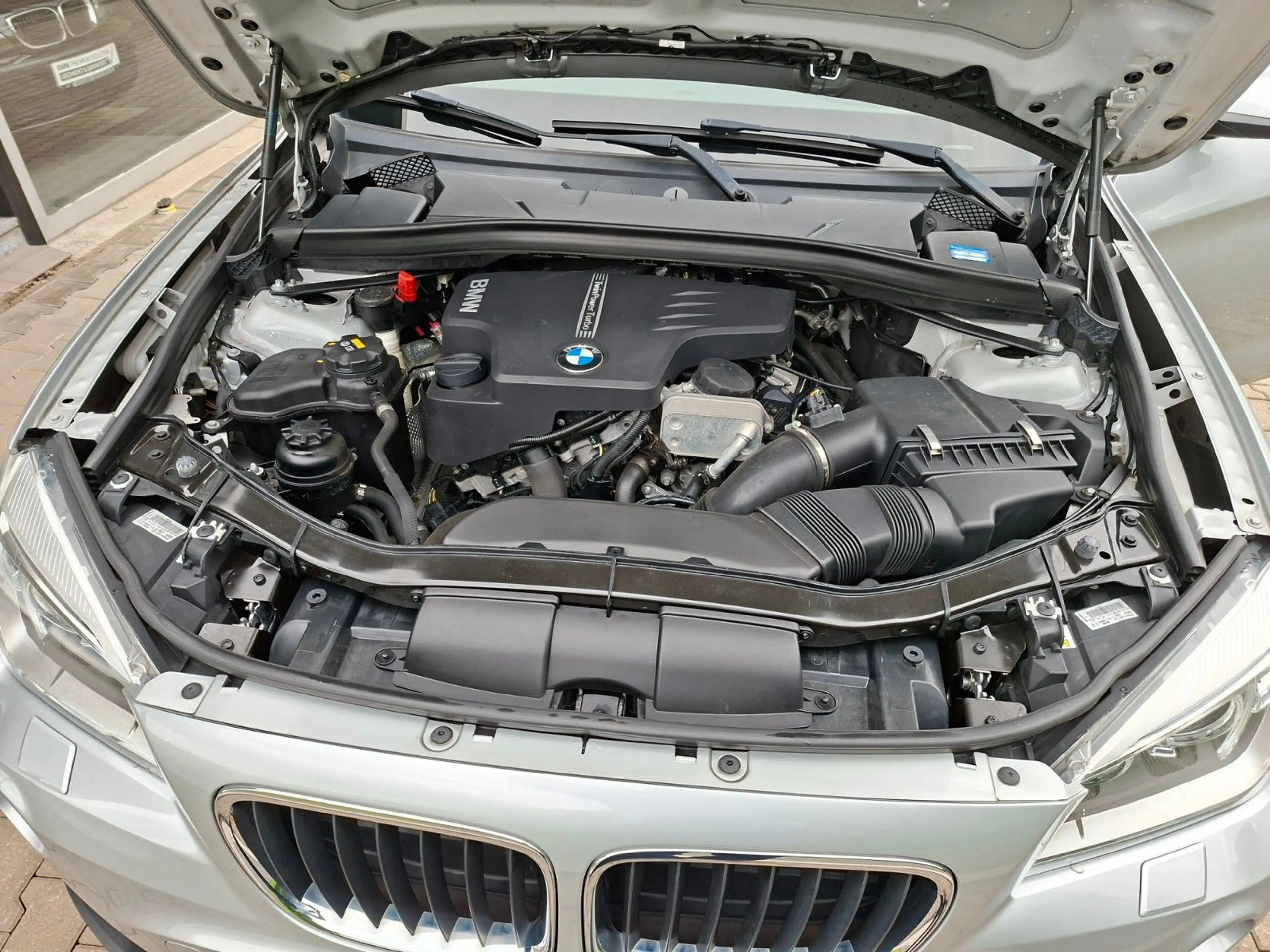 BMW X1 xDrive 20 i Lenkradheizung — photo 10