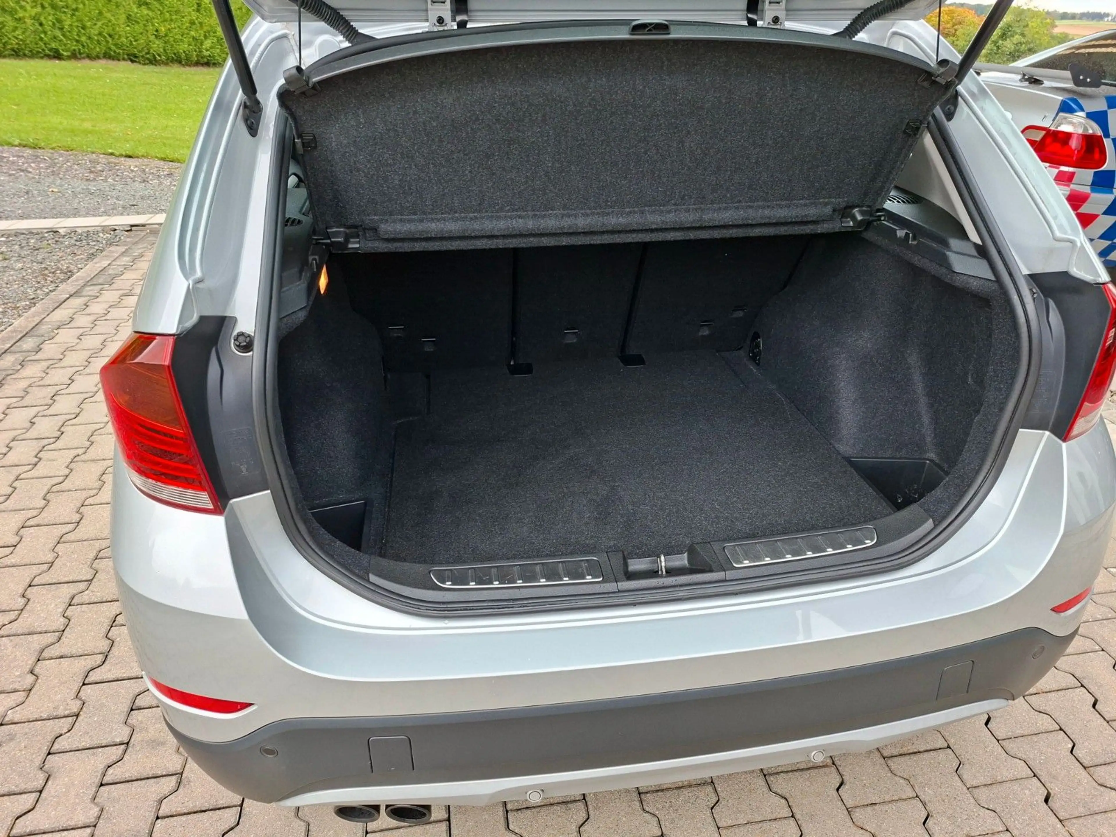 BMW X1 xDrive 20 i Lenkradheizung — photo 9