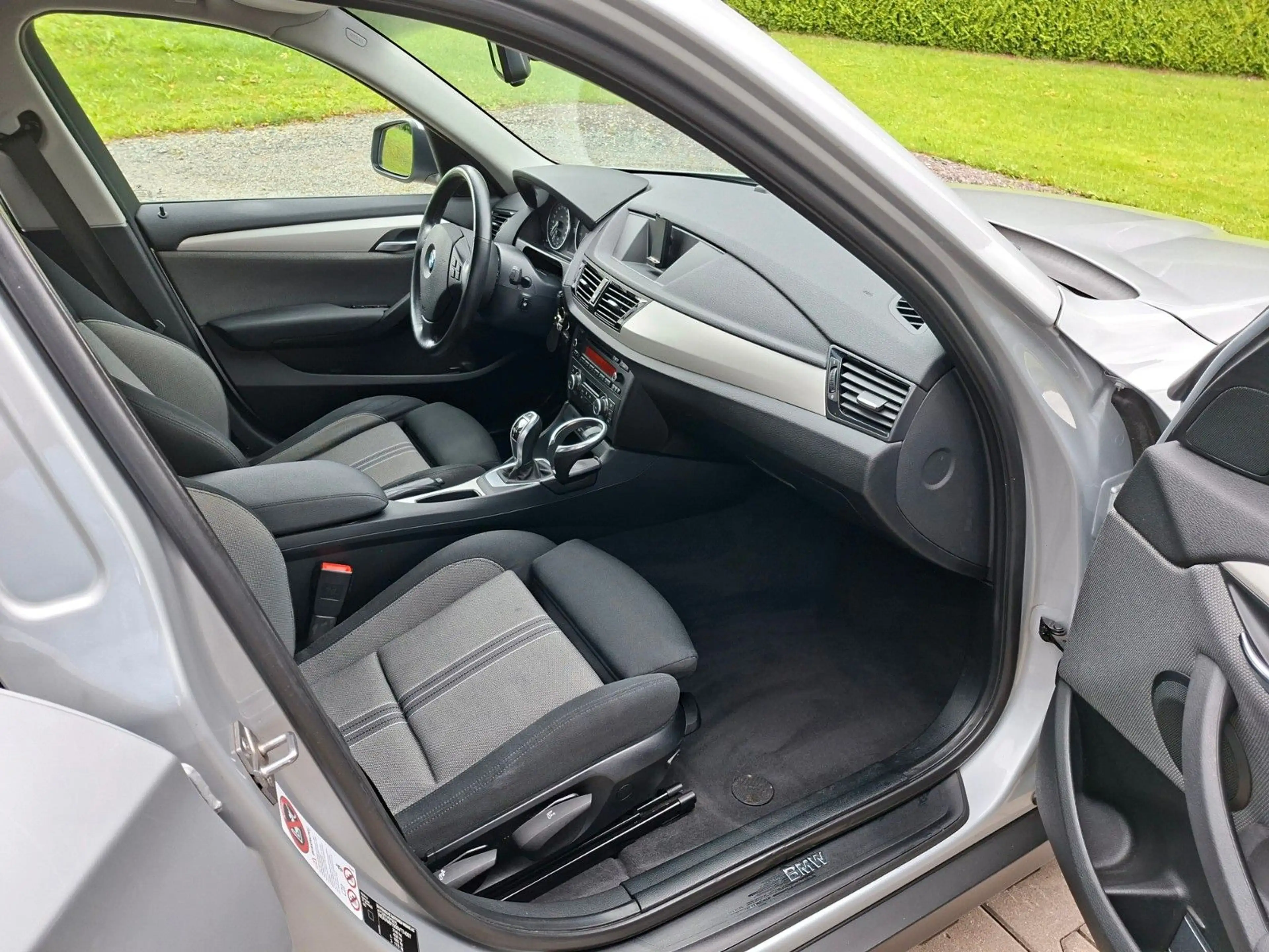 BMW X1 xDrive 20 i Lenkradheizung — photo 5