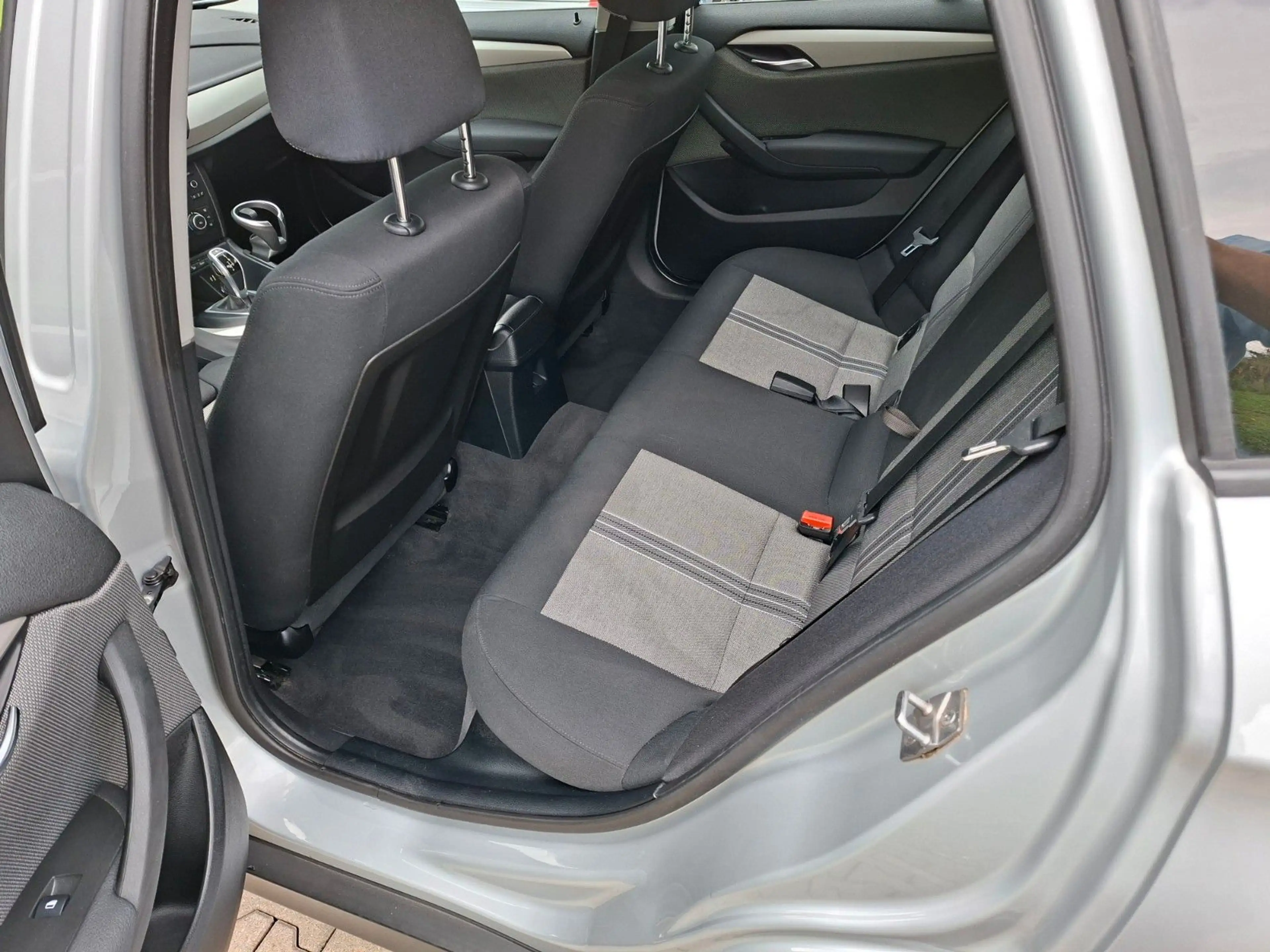 BMW X1 xDrive 20 i Lenkradheizung — photo 8
