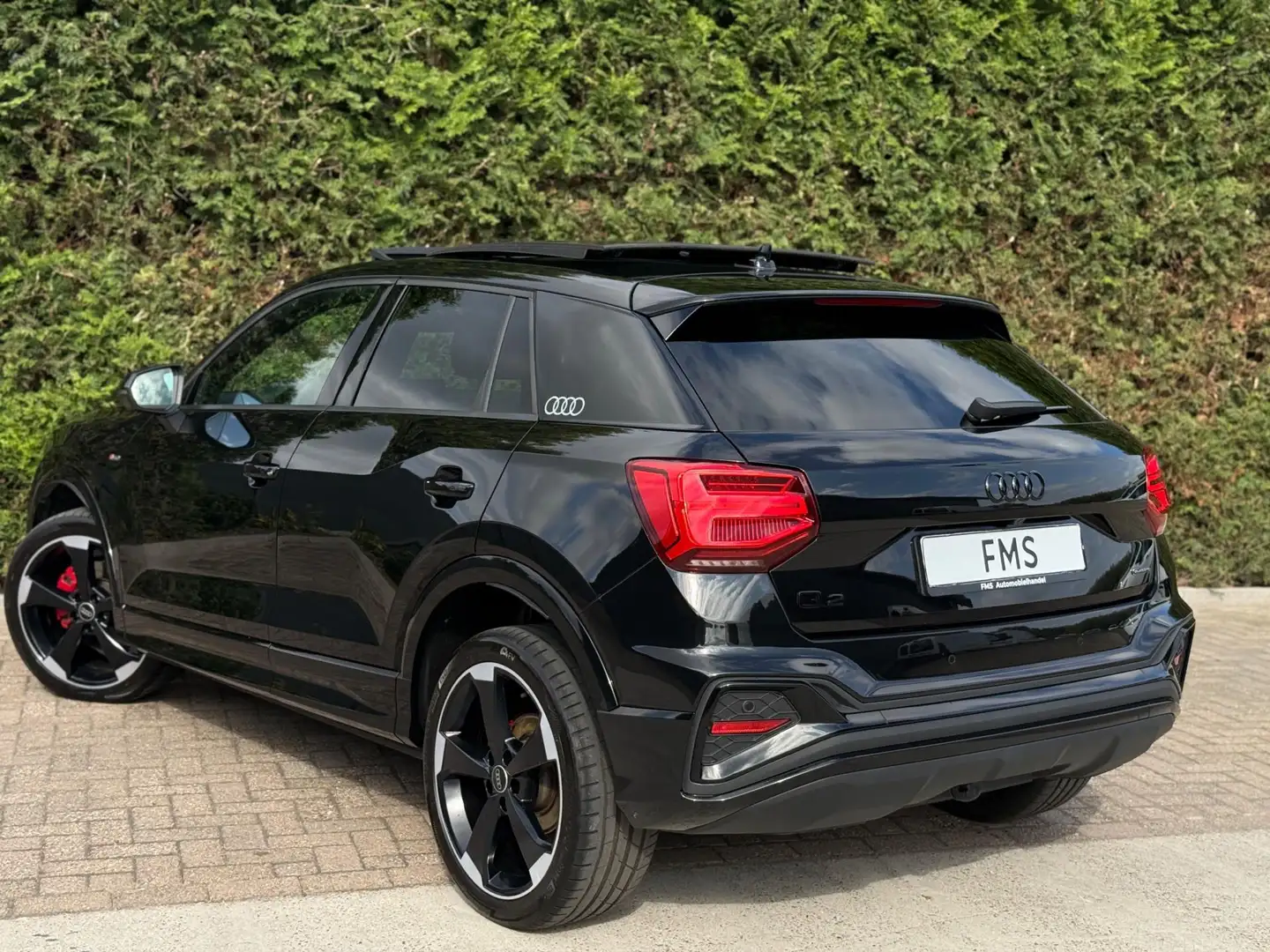 Audi Q2 40 TFSI Quattro 3x S-Line Panorama Trekhaak Zwart - 2