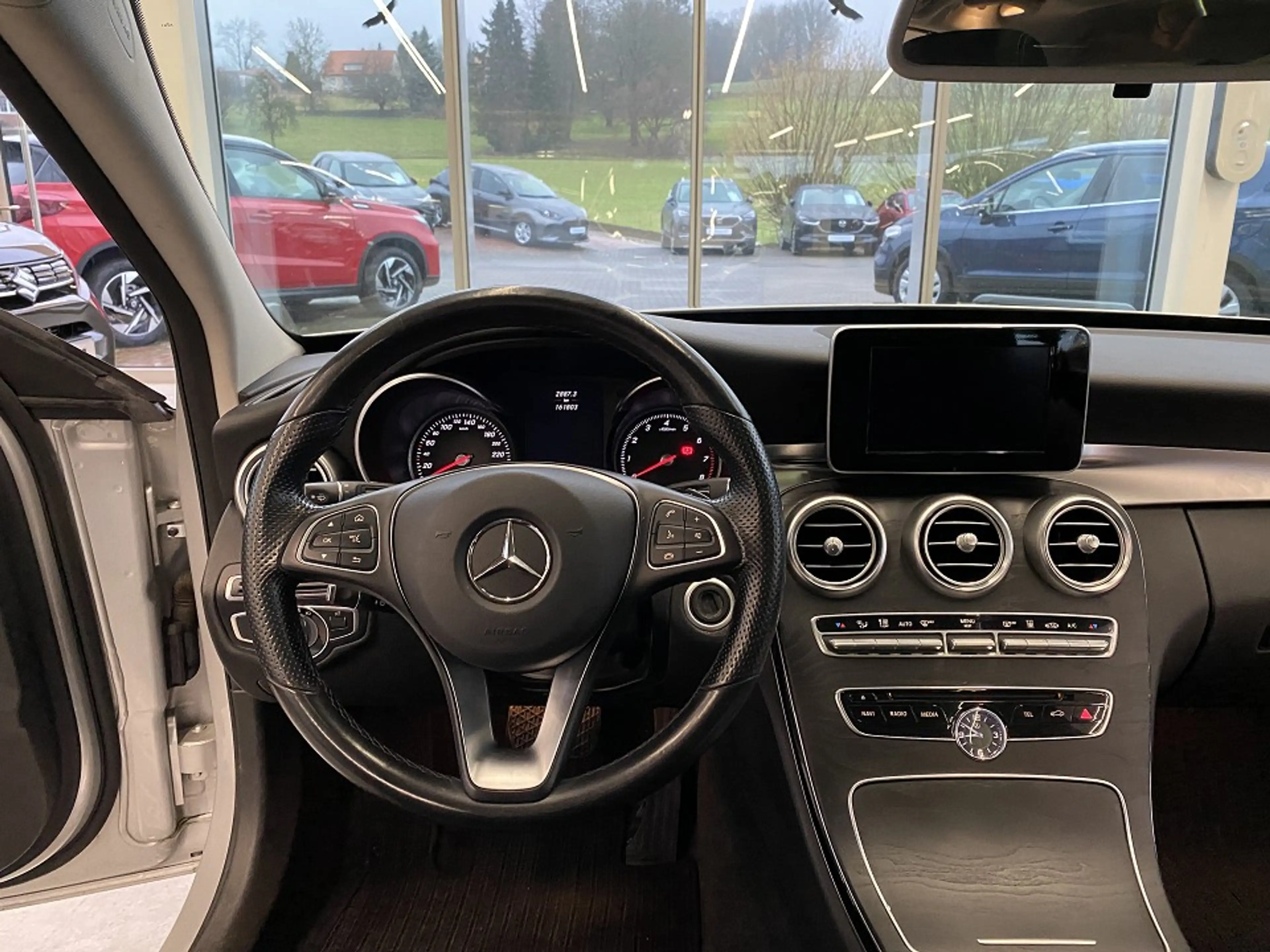 Mercedes-Benz C 250 T Avantgarde PANO LEDER STANDHZG AHK — photo 3