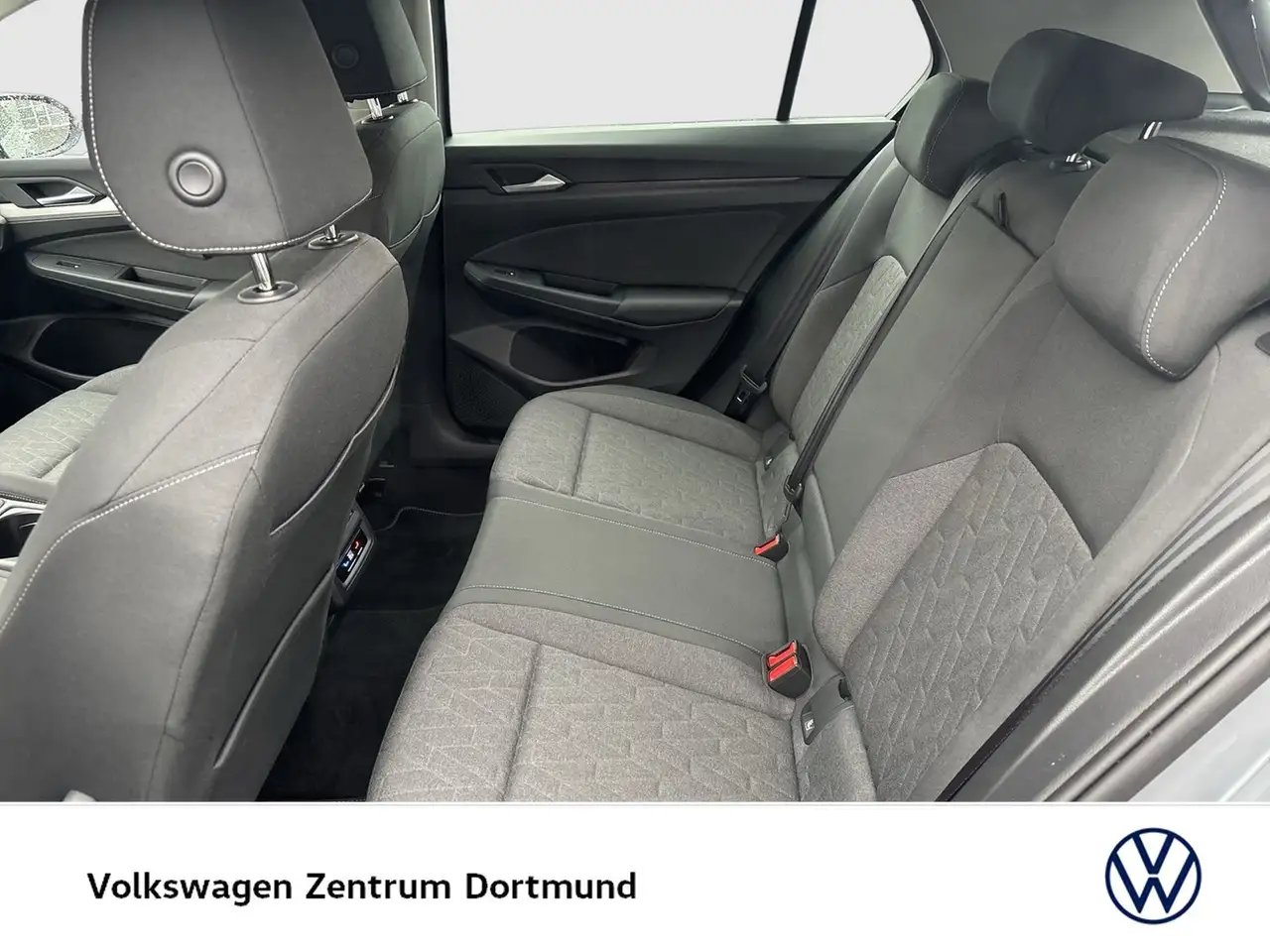 Volkswagen Golf VIII 1.5 HYBRID LIFE FACELIFT ACC CARPLAY 10