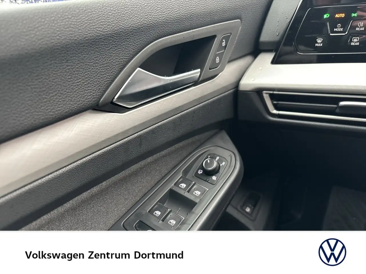 Volkswagen Golf VIII 1.5 HYBRID LIFE FACELIFT ACC CARPLAY 18