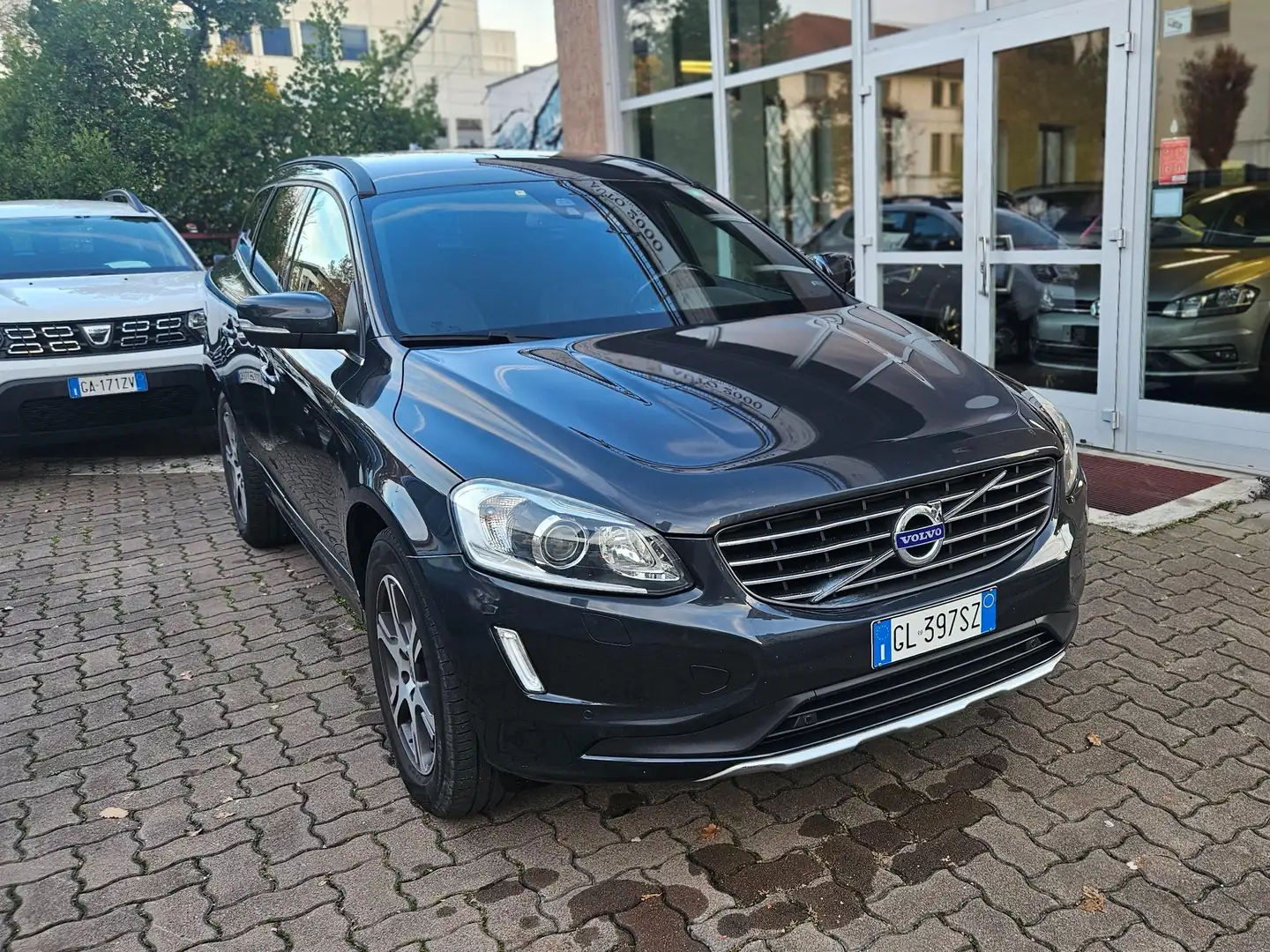 Volvo XC60 XC60 2.4 d4 awd 181cv geartronic NAVY-CAM-SED.RISC Grigio - 1