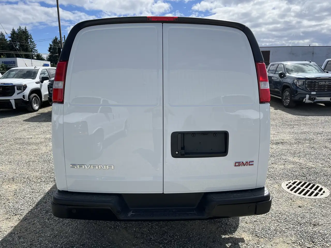 GMC Savana снимка GMC Savana