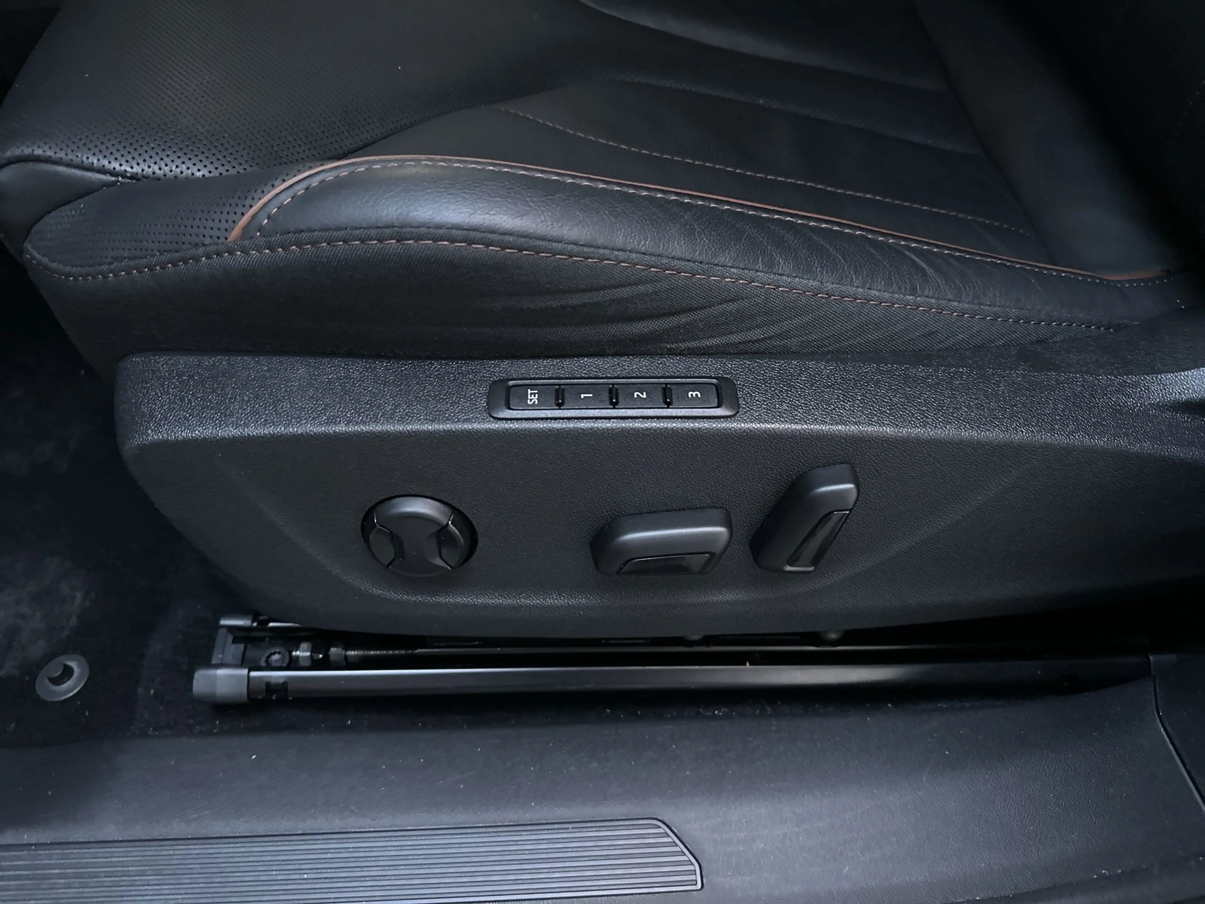 Skoda Enyaq iV 80 SoH 90,39% Leder Camera Adaptive Cruise Sfee — photo 20