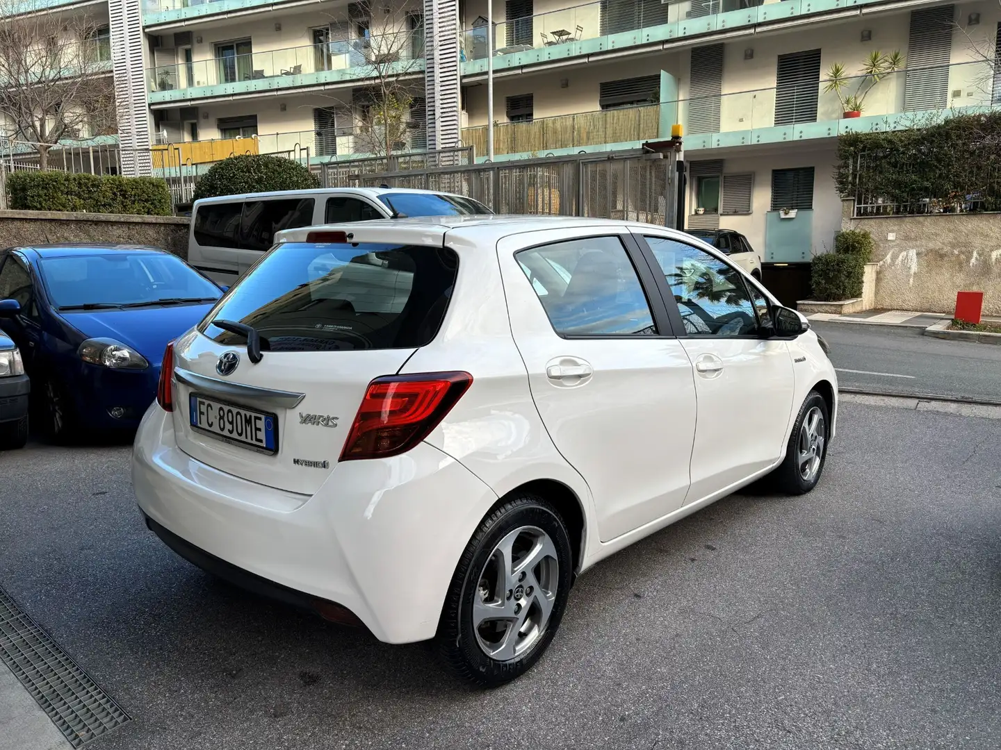 Toyota Yaris Yaris 1.5 Hybrid 5 porte Active Bianco - 2