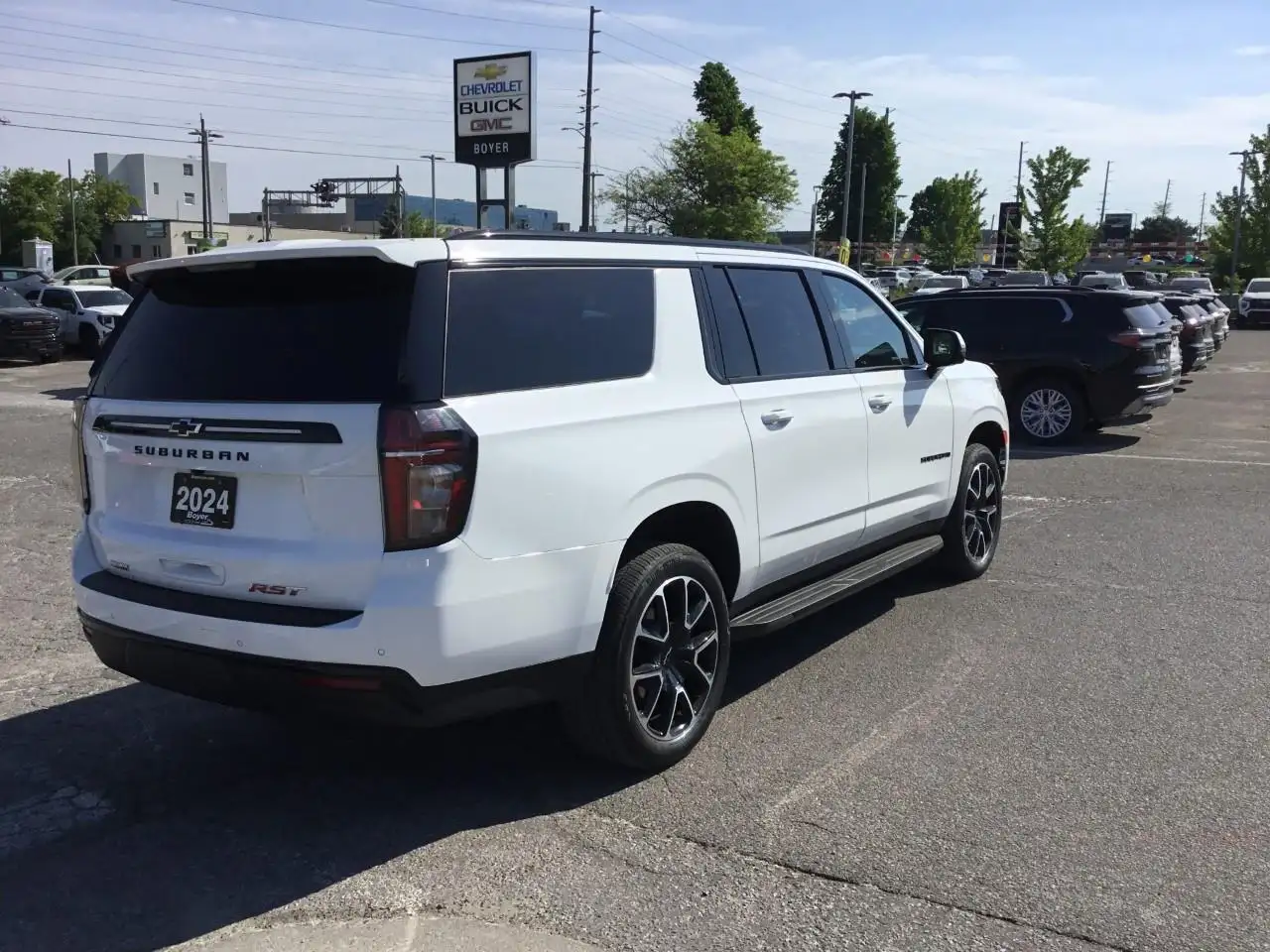 Chevrolet Suburban снимка Chevrolet Suburban