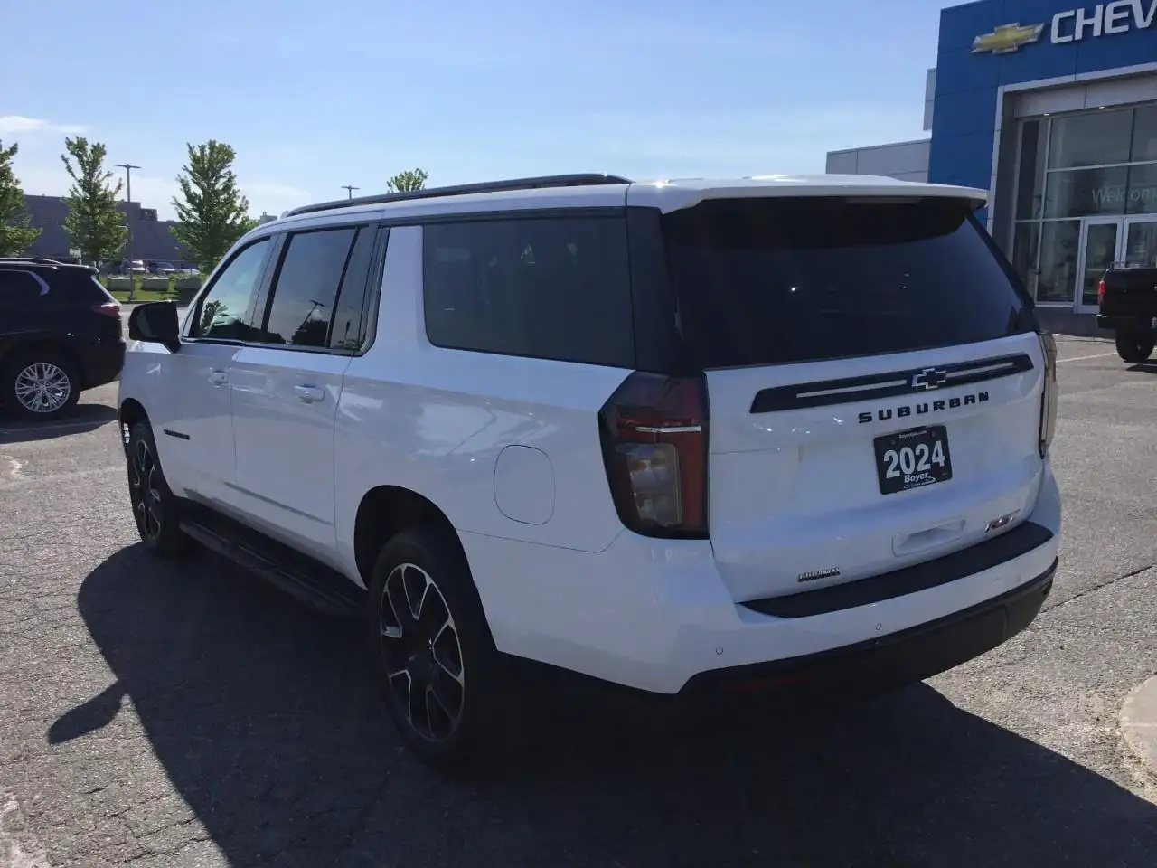 Chevrolet Suburban снимка Chevrolet Suburban