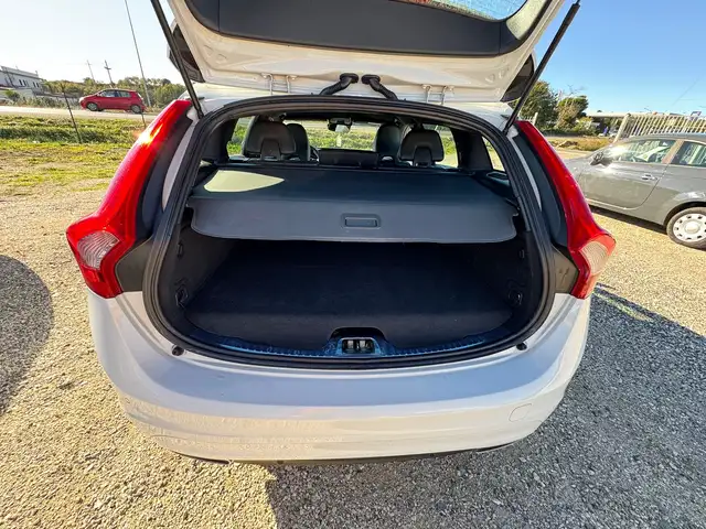 Volvo V60 2.4 d6 te Momentum geartronic