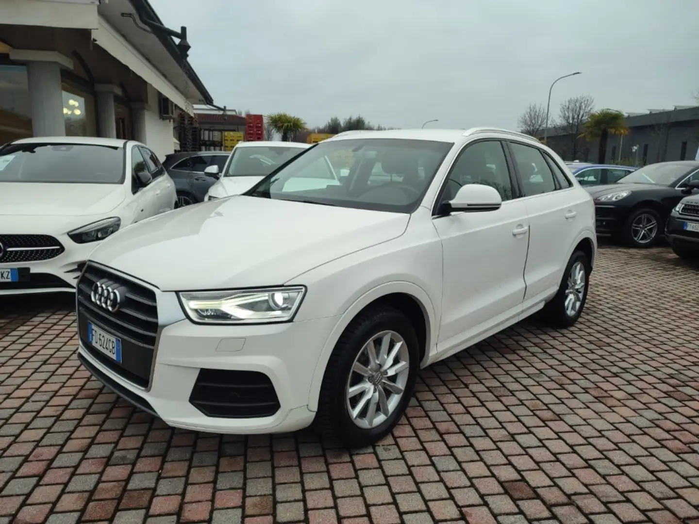 Audi Q3 2.0 TDI 150 CV quattro Business Bianco - 2