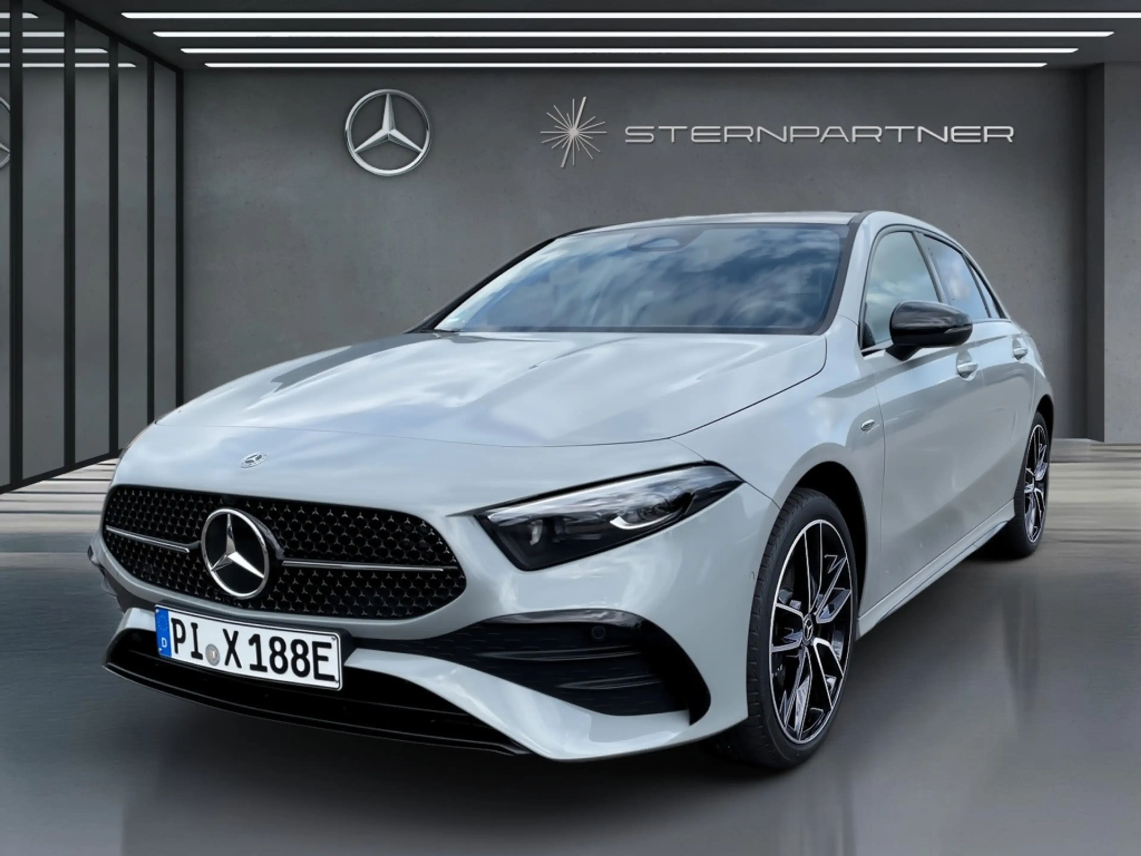 Mercedes-Benz A 250 e  +AMG+Night+MBUX+PANO+KAMERA+AHK+HuD+SHZ