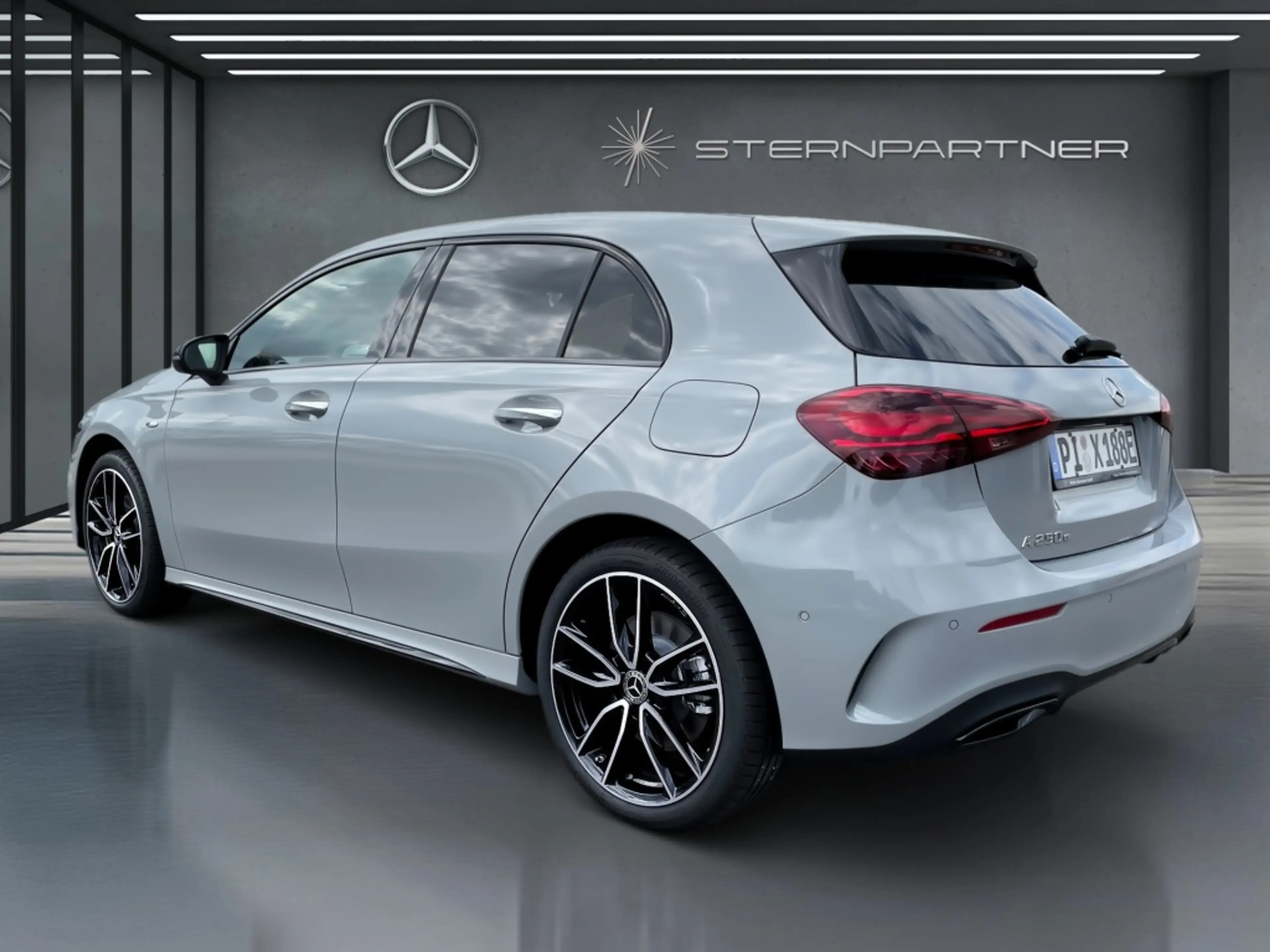 Mercedes-Benz A 250 e  +AMG+Night+MBUX+PANO+KAMERA+AHK+HuD+SHZ — photo 11