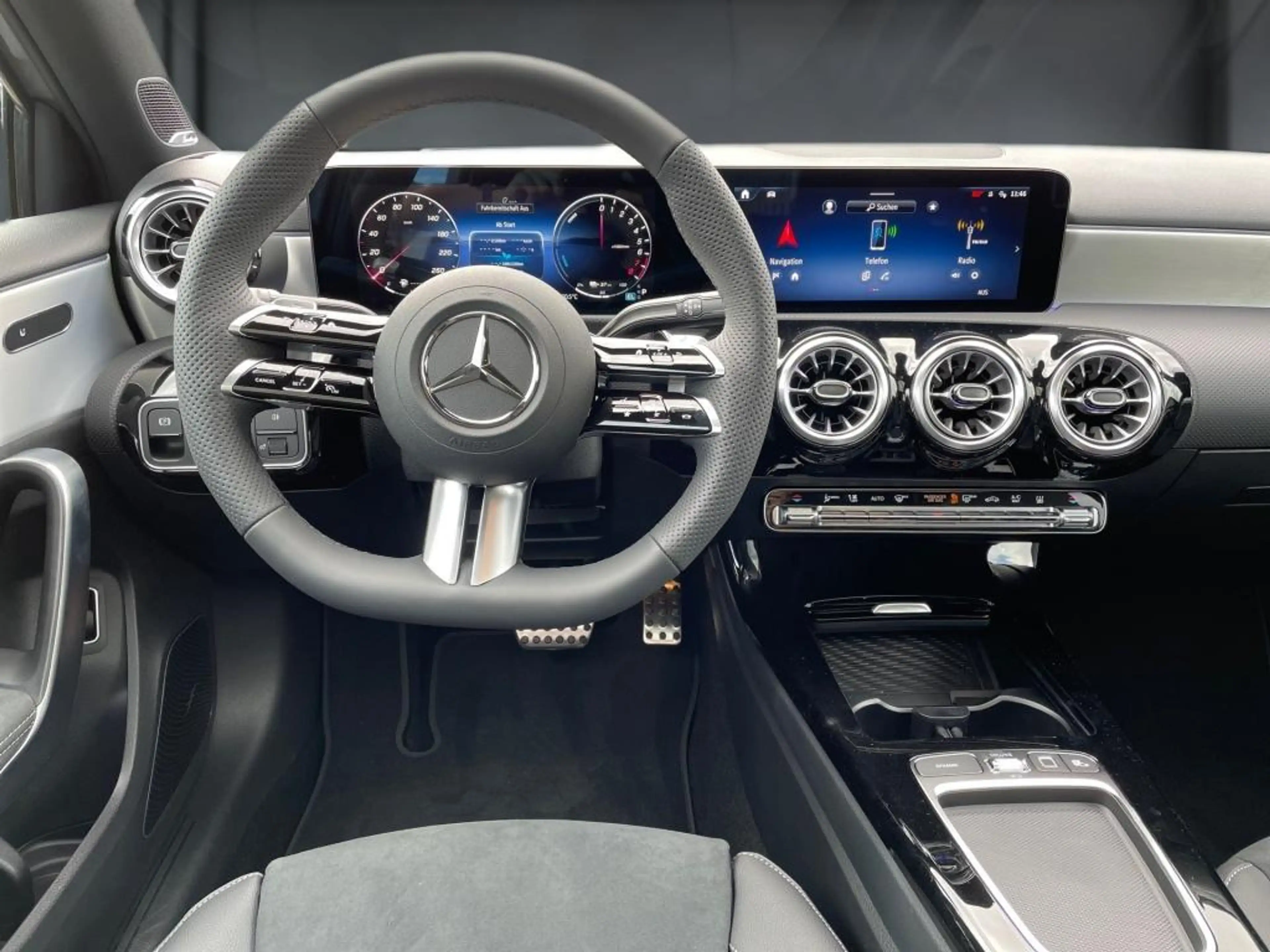 Mercedes-Benz A 250 e  +AMG+Night+MBUX+PANO+KAMERA+AHK+HuD+SHZ — photo 9