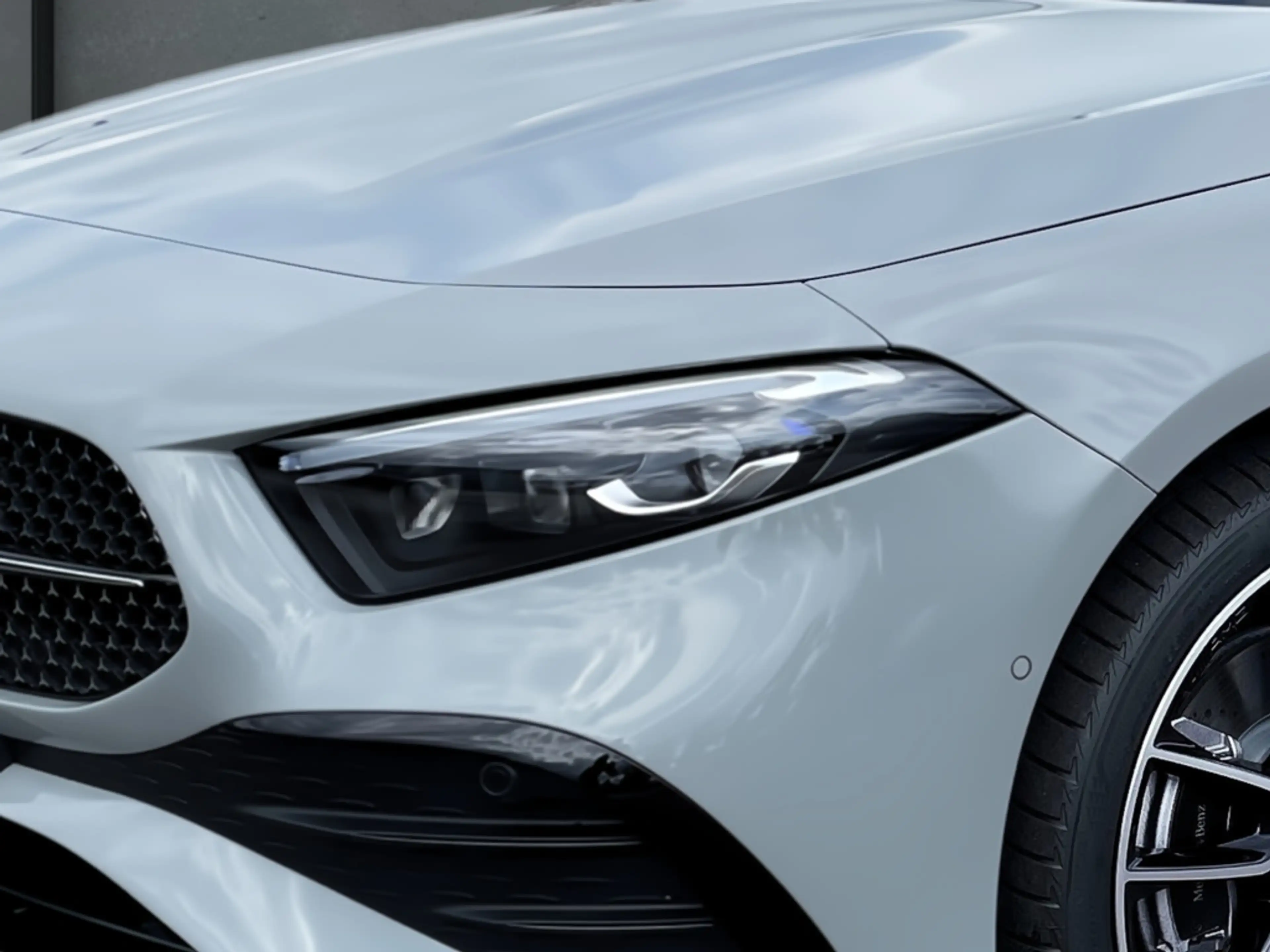 Mercedes-Benz A 250 e  +AMG+Night+MBUX+PANO+KAMERA+AHK+HuD+SHZ — photo 3