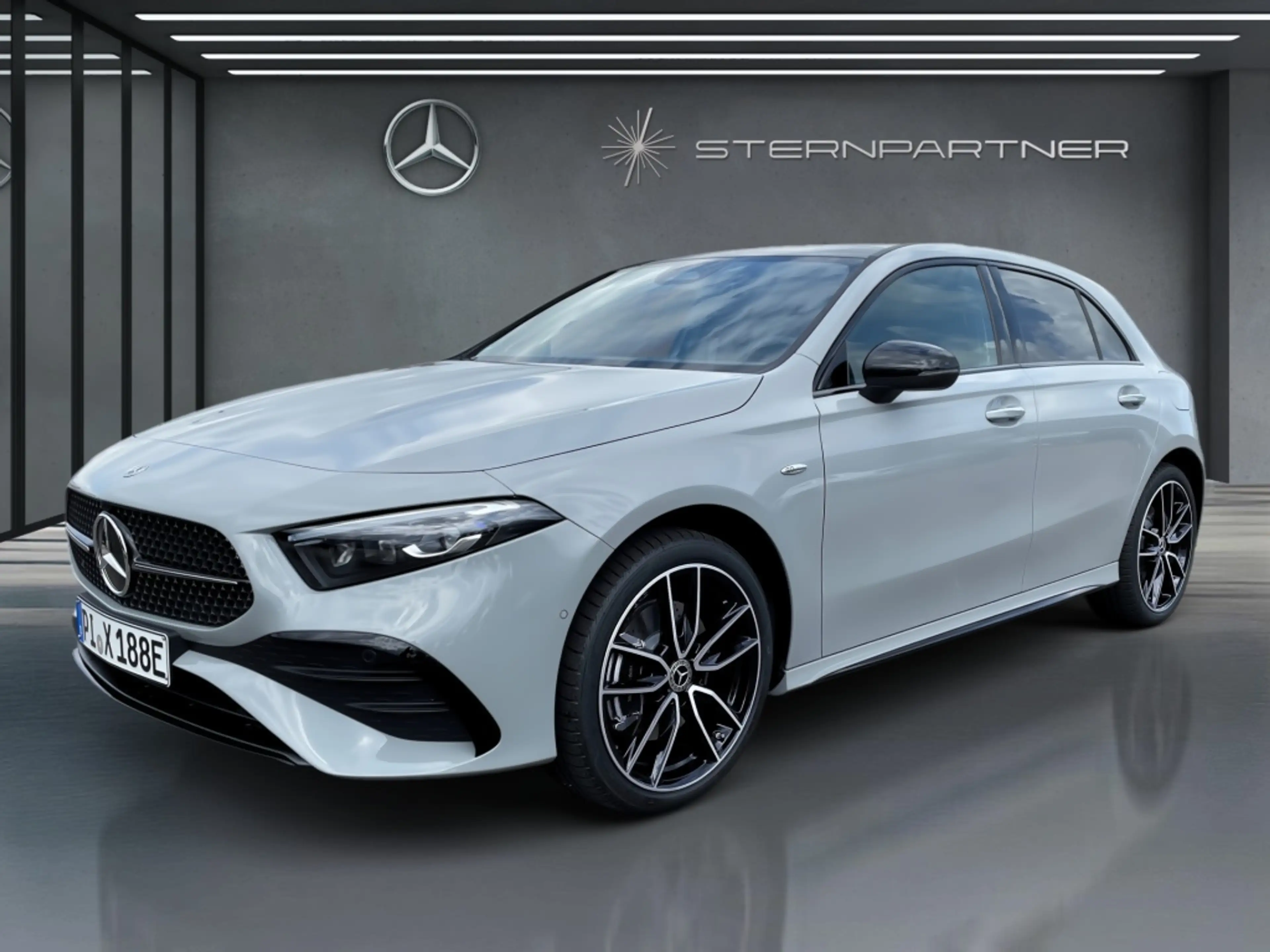 Mercedes-Benz A 250 e  +AMG+Night+MBUX+PANO+KAMERA+AHK+HuD+SHZ — photo 2