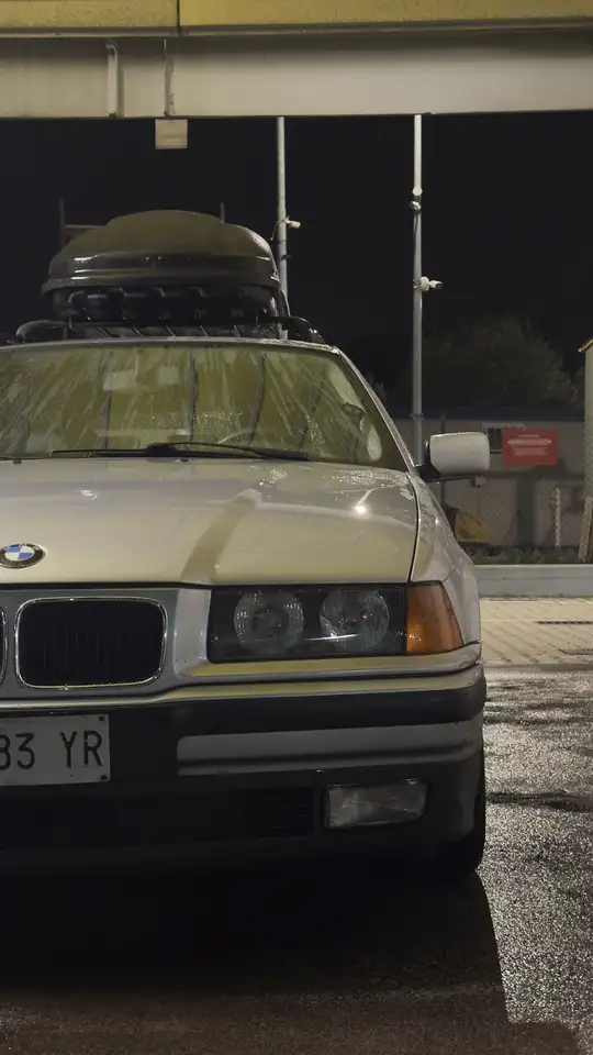 BMW 320i Touring, foto 1