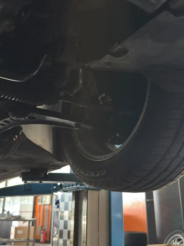 BMW 320i Touring, foto 12