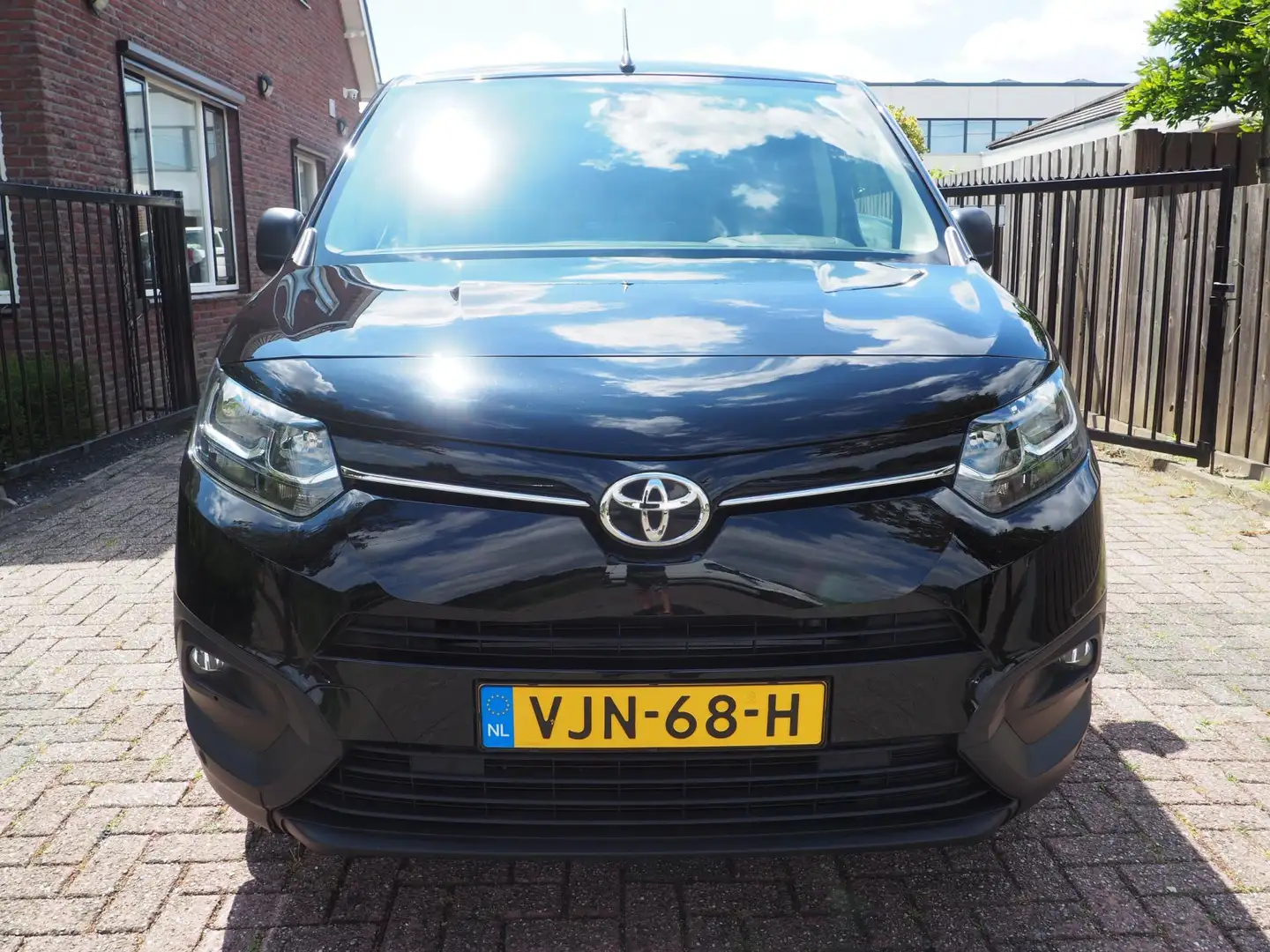 Toyota Proace City 1.5 D-4D Navigator Zwart - 2