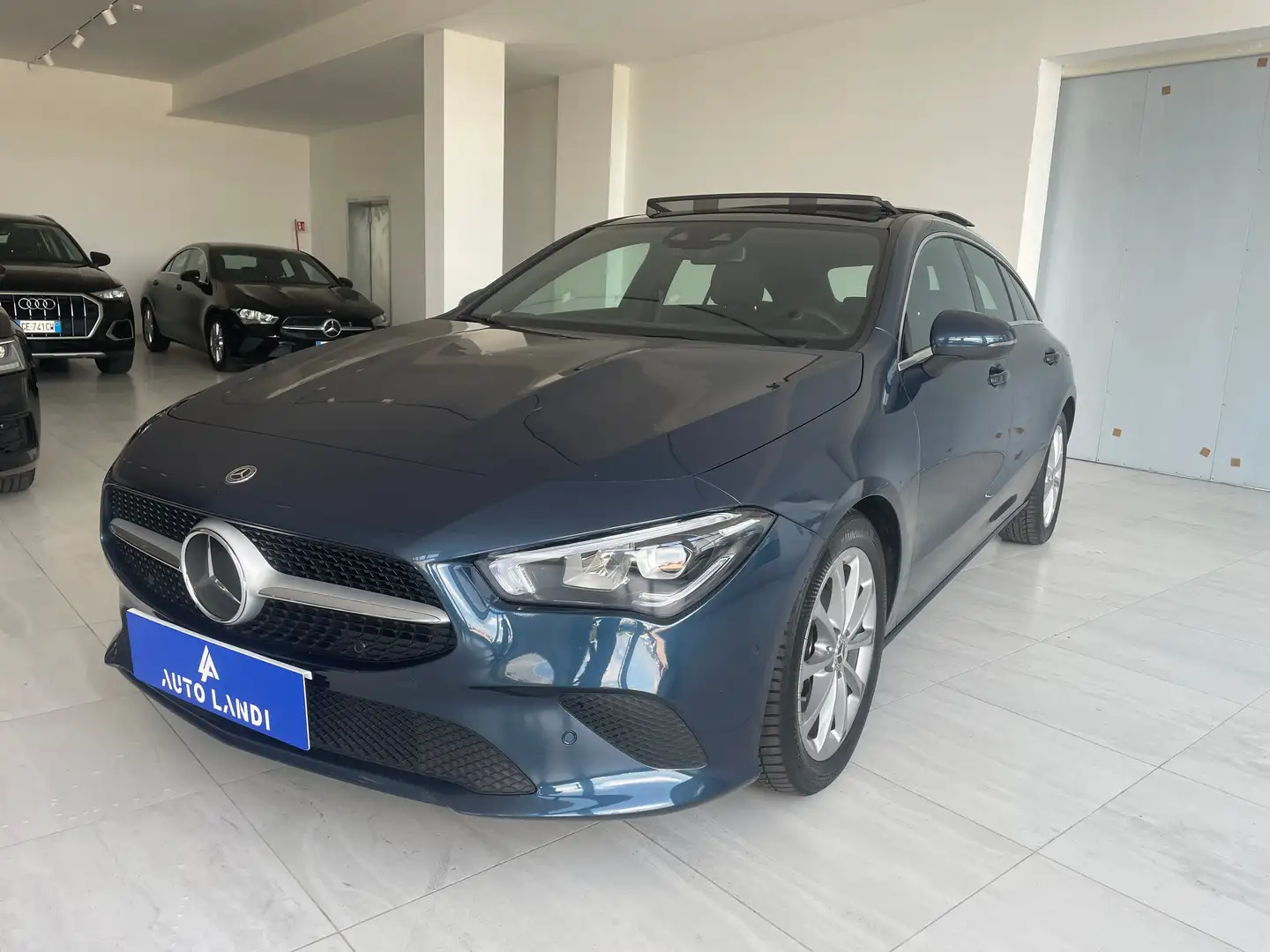 Mercedes-Benz CLA 180 CLA Shooting Brake 180 d Business auto Blu/Azzurro - 1