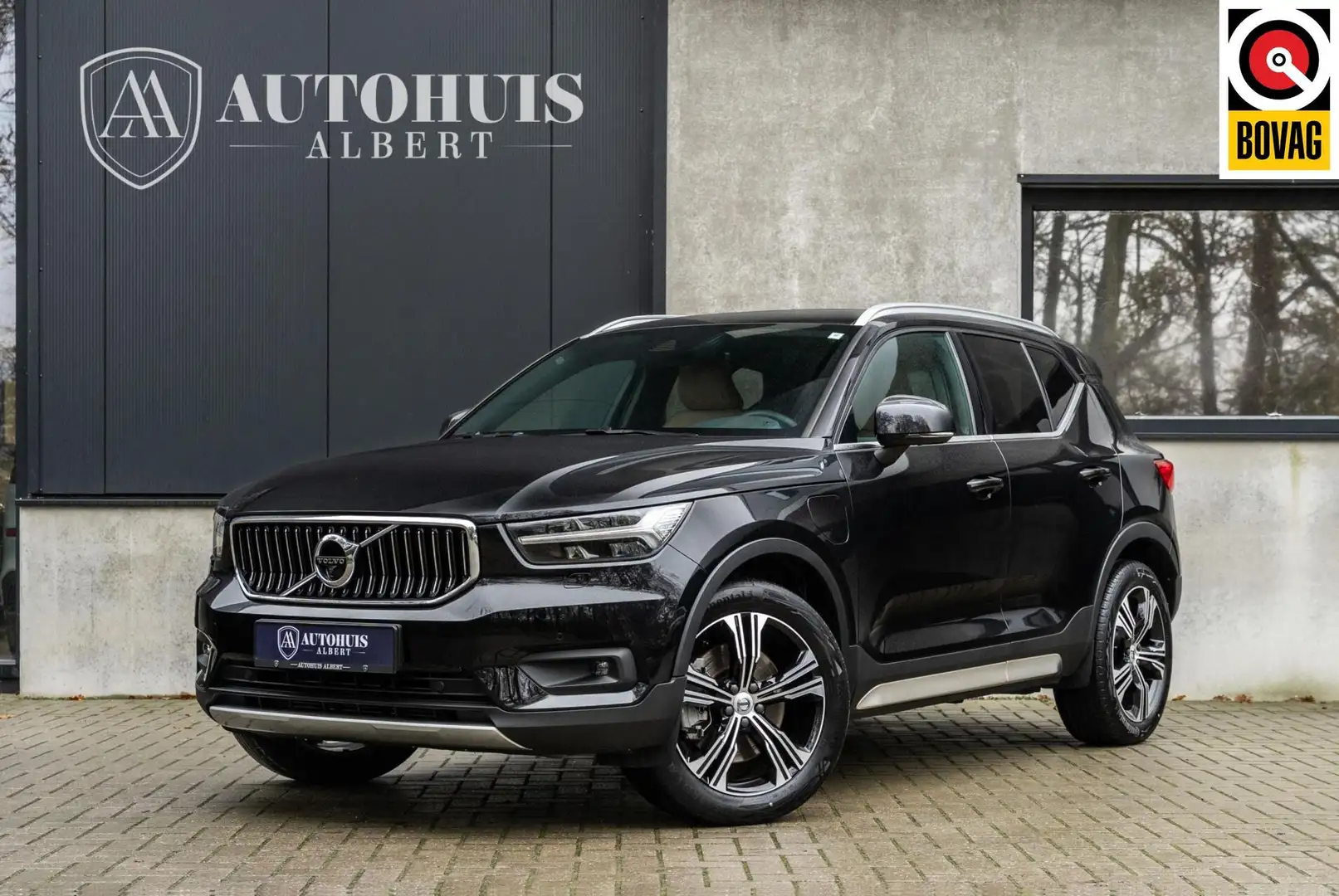 Volvo XC40 1.5 T5 Recharge Inscription Pano H&K Leder 360c Zwart - 1