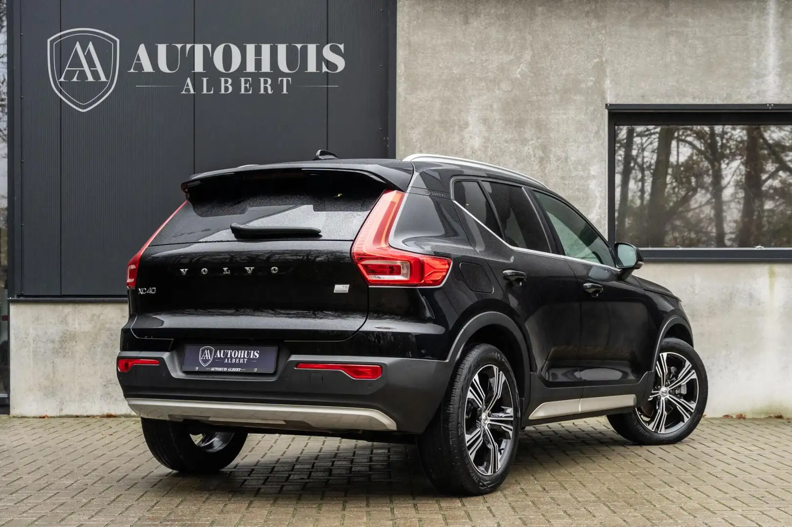 Volvo XC40 1.5 T5 Recharge Inscription Pano H&K Leder 360c Zwart - 2