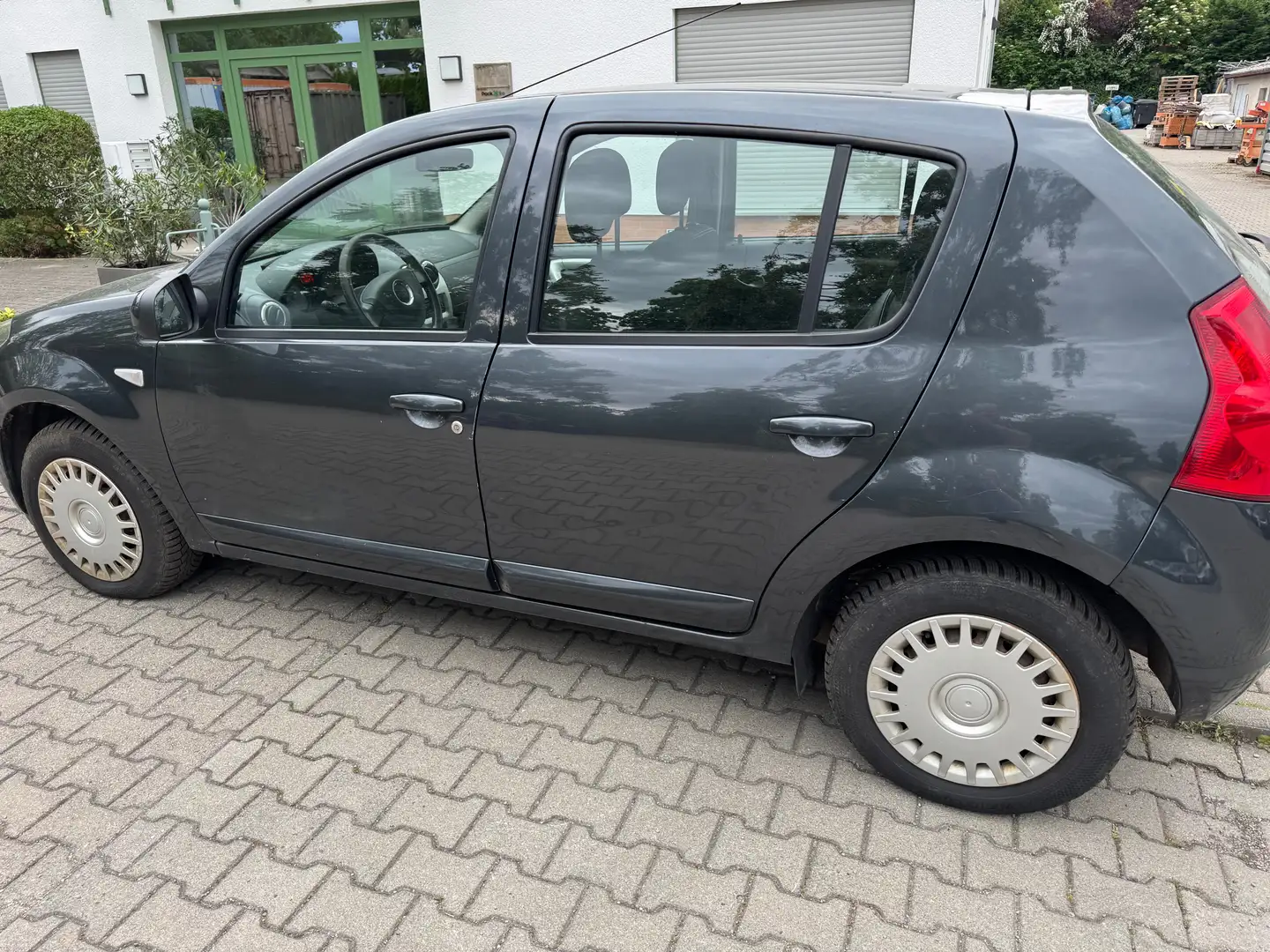 Dacia Sandero 1.6 MPI 85 Laureate II KLIMA Grau - 2