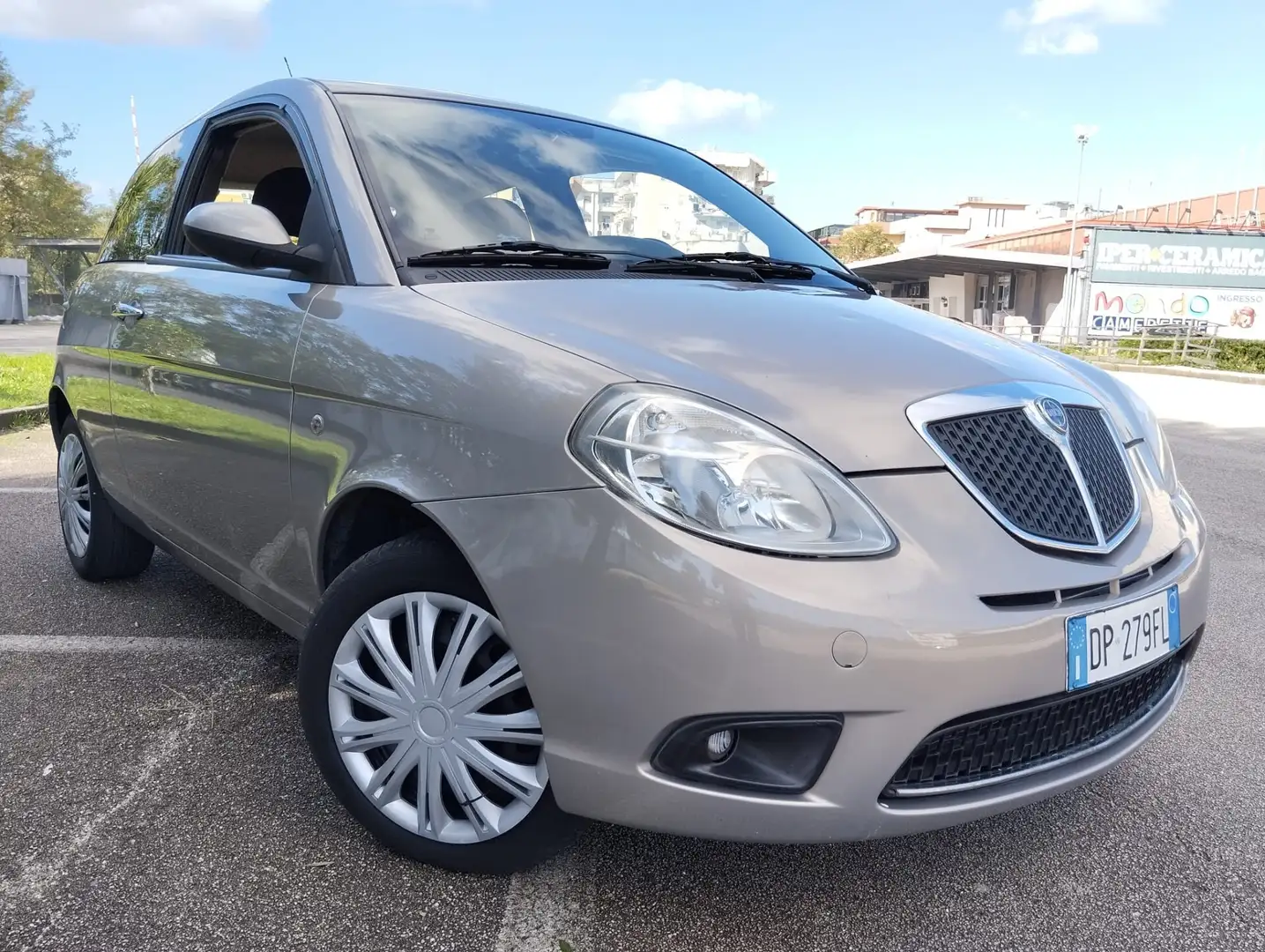Lancia Ypsilon 1.3 MJT 75 CV Argento Beige - 1