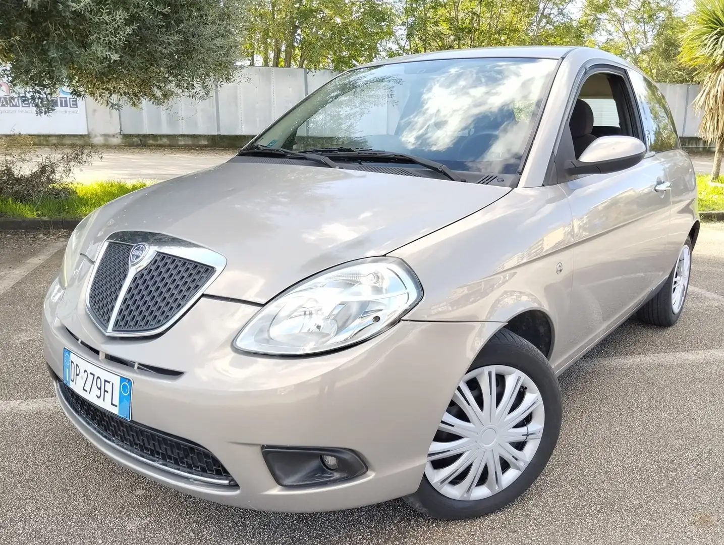 Lancia Ypsilon 1.3 MJT 75 CV Argento Beige - 2
