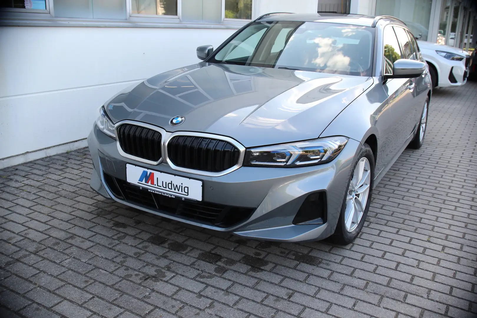 BMW 318 i Head-Up DAB LED RFK ACC + Stop&Go Shz PDC Grau - 1