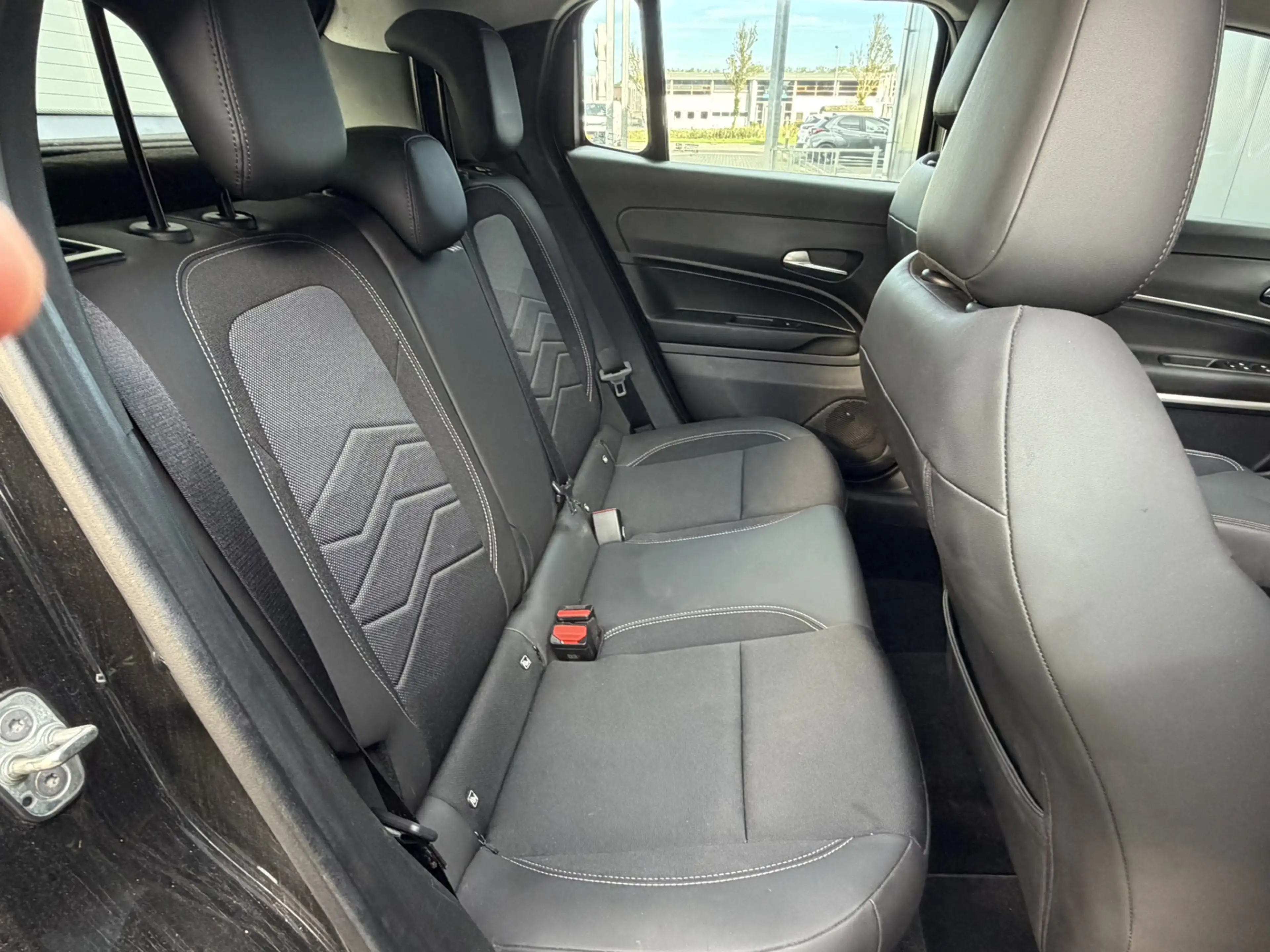 Jeep Avenger 1.2 Longitude | Winterpack | Camera | Stoelverwarm — photo 11