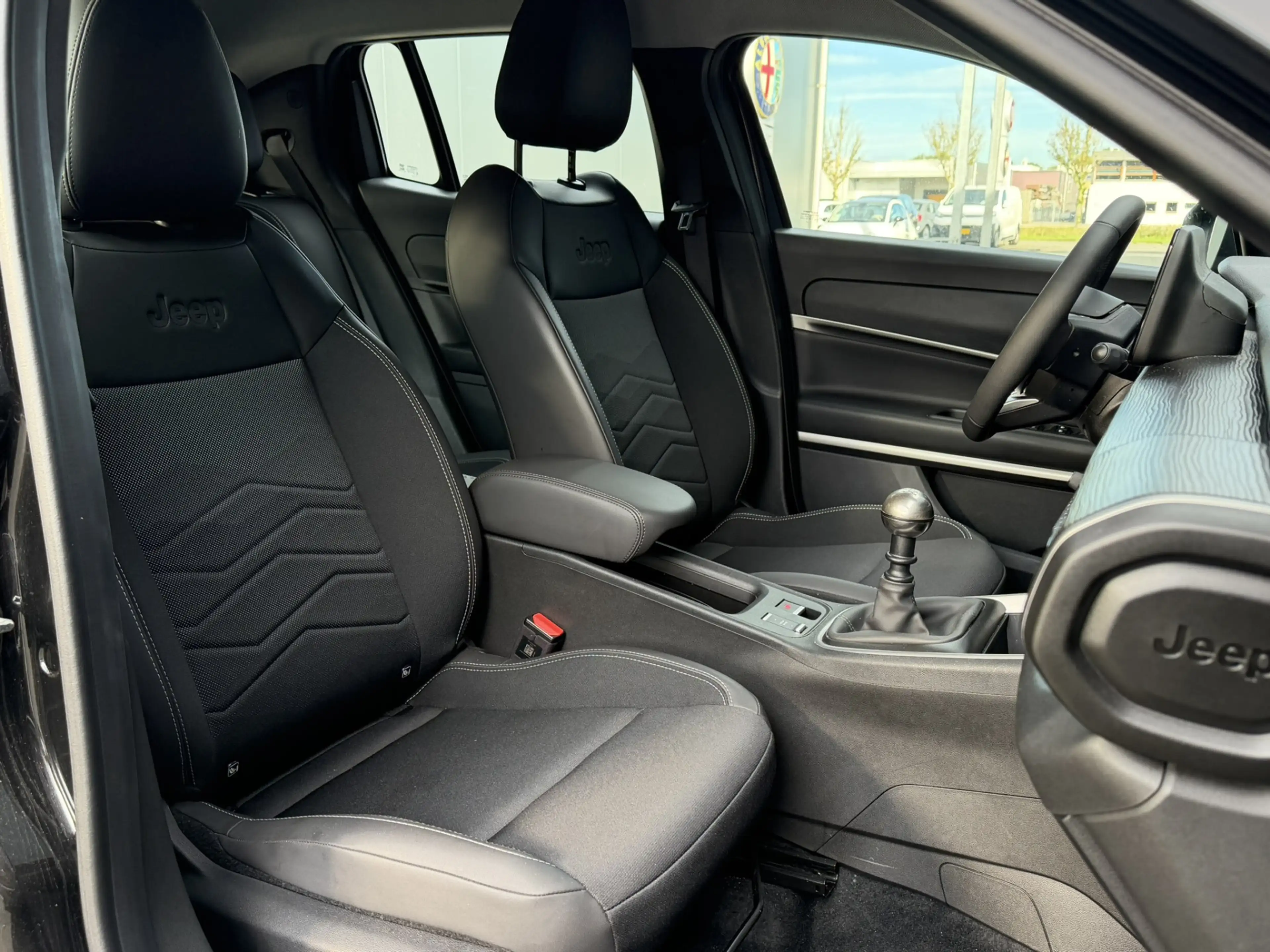 Jeep Avenger 1.2 Longitude | Winterpack | Camera | Stoelverwarm — photo 13