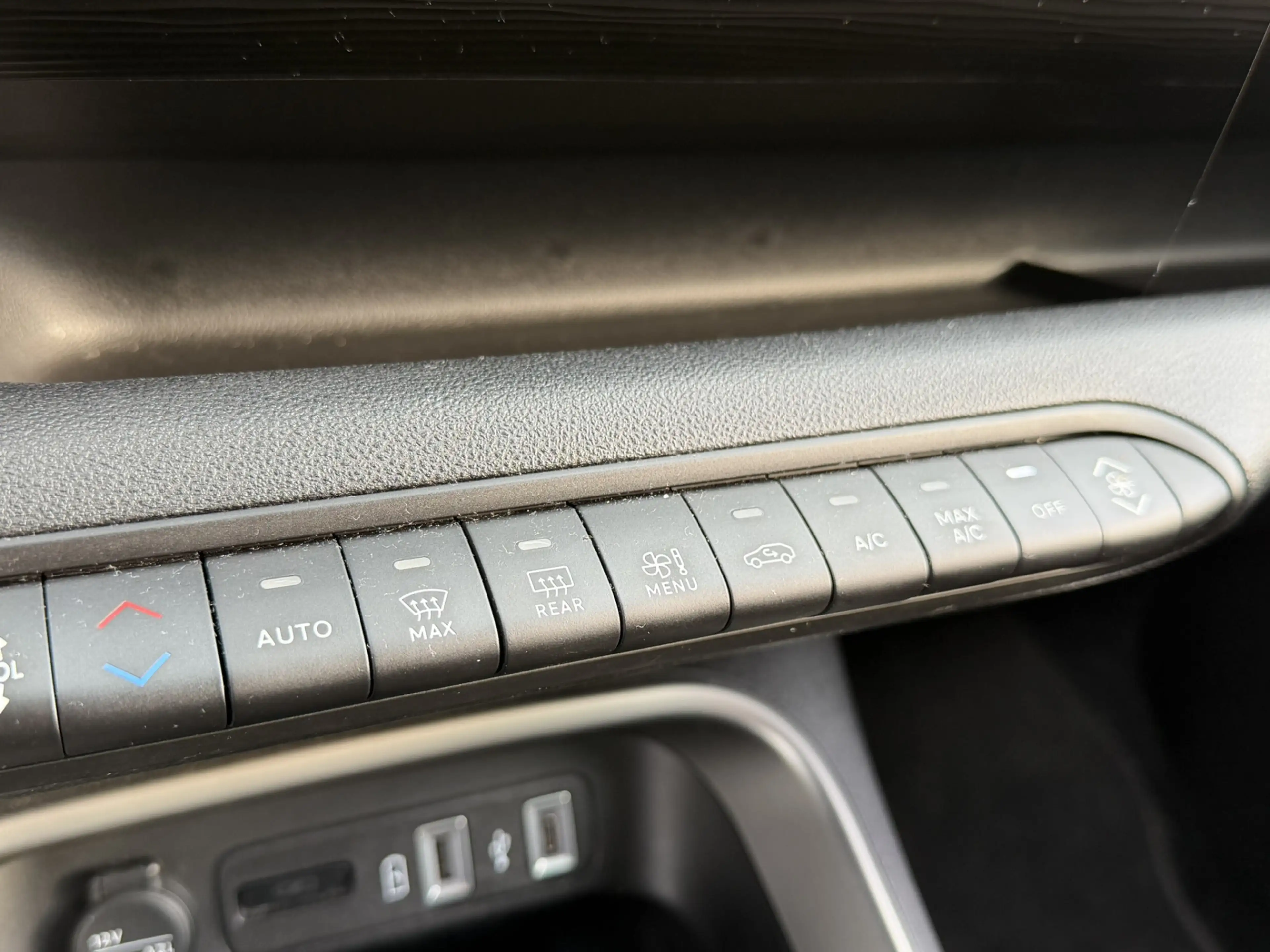 Jeep Avenger 1.2 Longitude | Winterpack | Camera | Stoelverwarm — photo 19