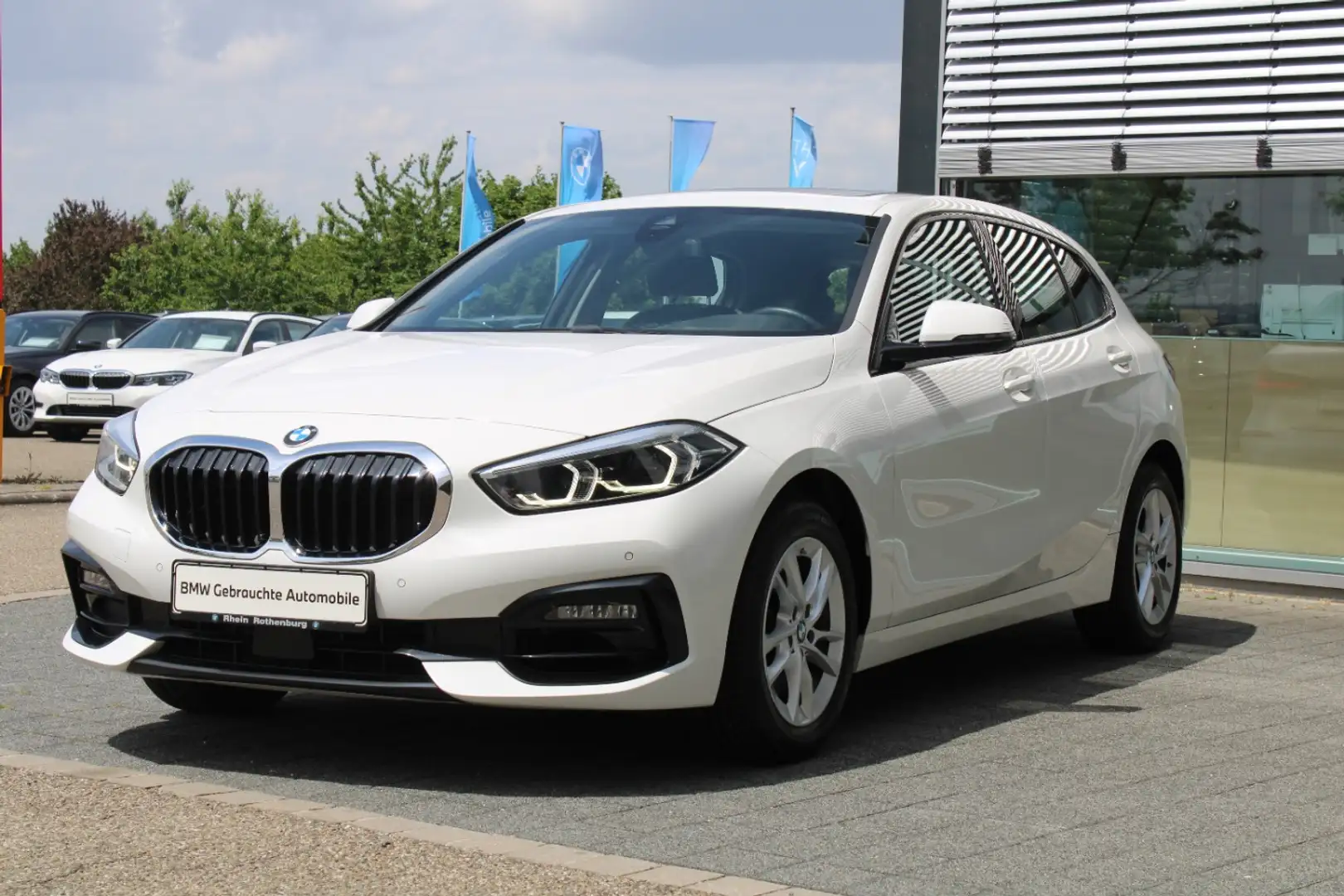 BMW 118 i 5-Türer Sport Line Navi LED AHK Pano HIFI Blanc - 1