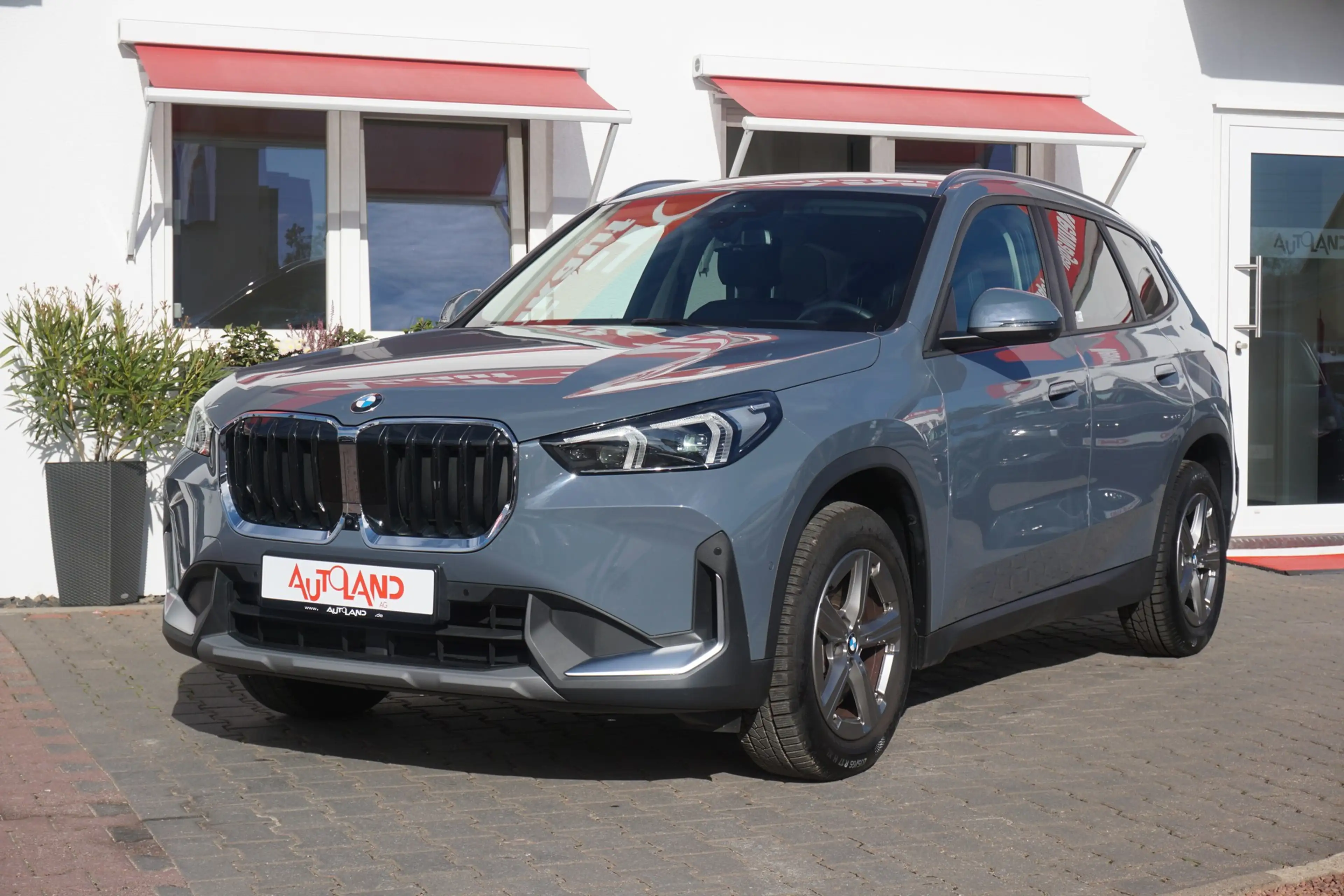 BMW X1 23i xDrive xLine Aut. LED Navi 360° Head-Up — photo 2