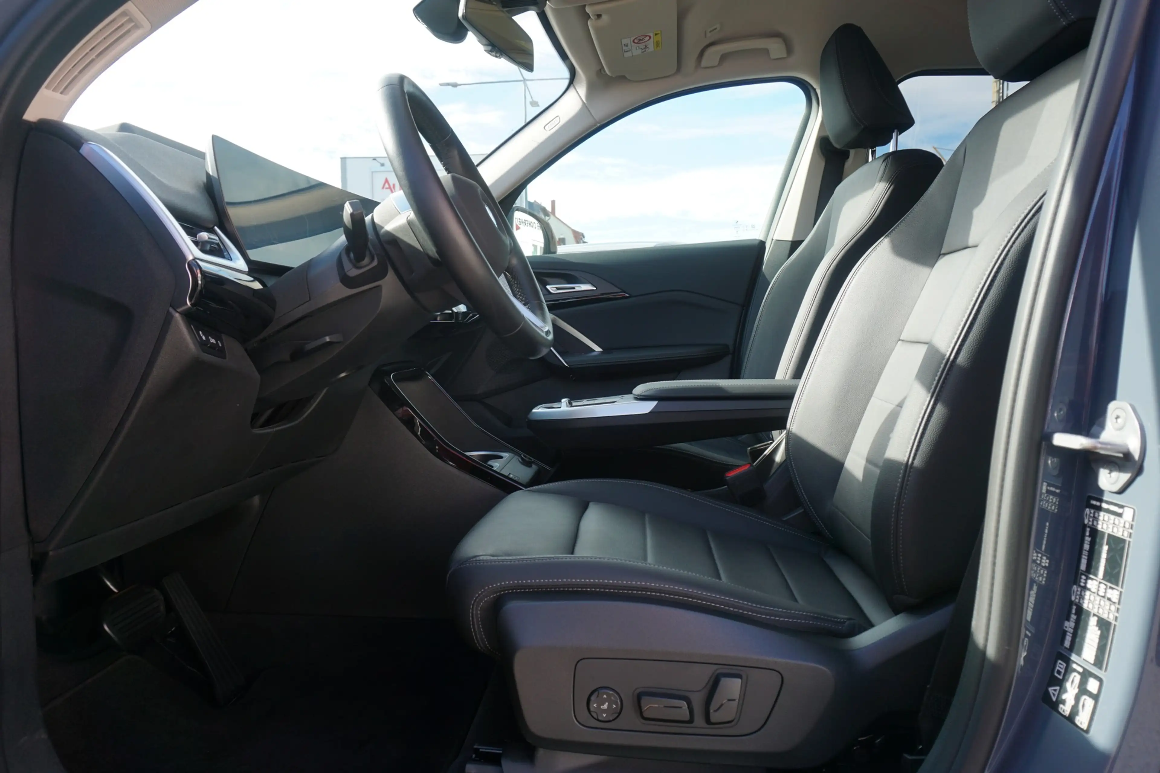 BMW X1 23i xDrive xLine Aut. LED Navi 360° Head-Up — photo 9
