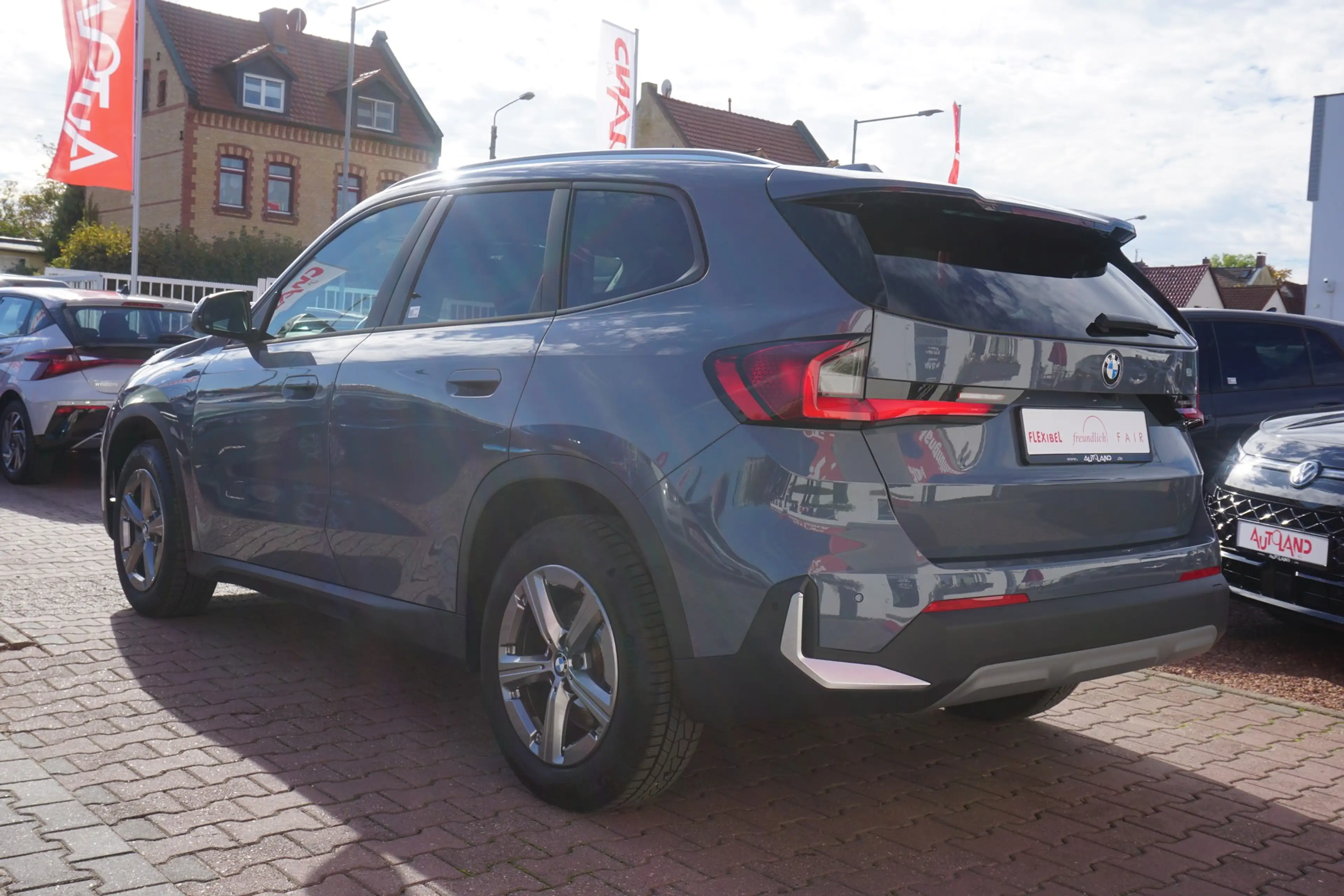 BMW X1 23i xDrive xLine Aut. LED Navi 360° Head-Up — photo 3