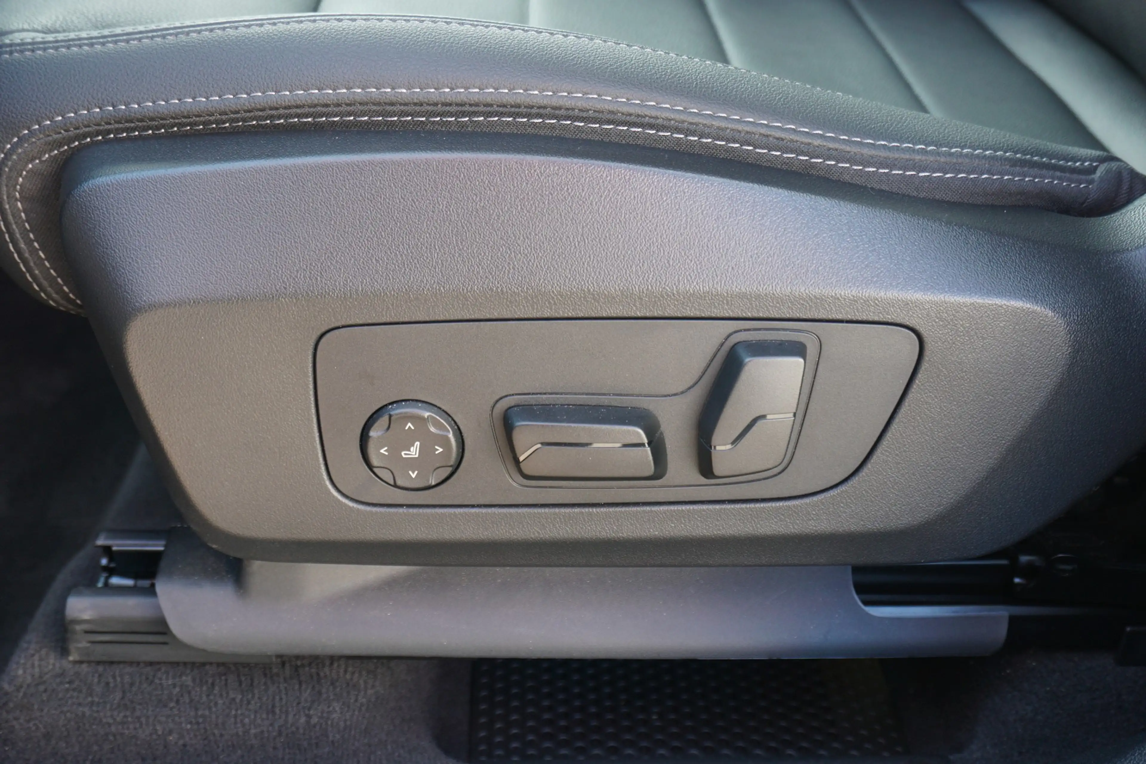 BMW X1 23i xDrive xLine Aut. LED Navi 360° Head-Up — photo 10